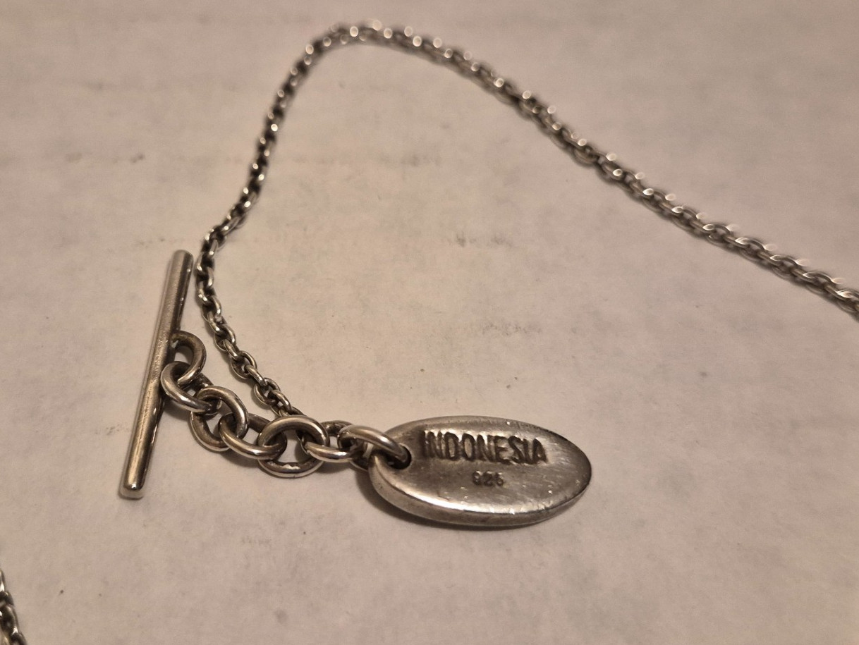 Crown Pendent Necklace with Oxidized Finish Indonesia 925 Lois Hill 9.5″ Used
