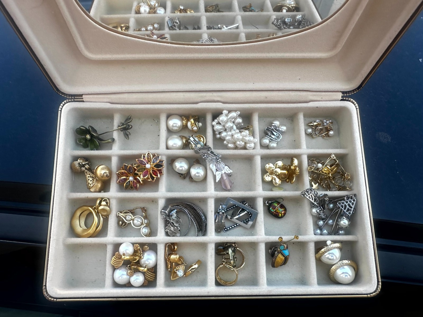 Vtg Lot Of Jewelery Costume Jay Strong Clover Marvella Pearl Velvet Box – 36pcs