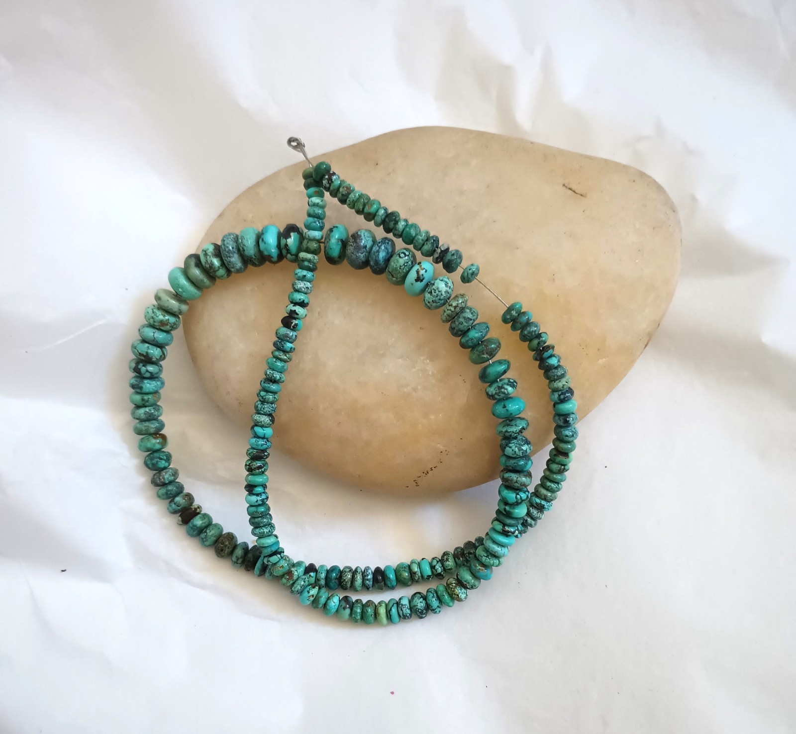 VINTAGE HI-GRADE HUBEI TURQUOISE 3-8MM GRADUATED RONDELLE BEADS – 17.75″ – 1860E