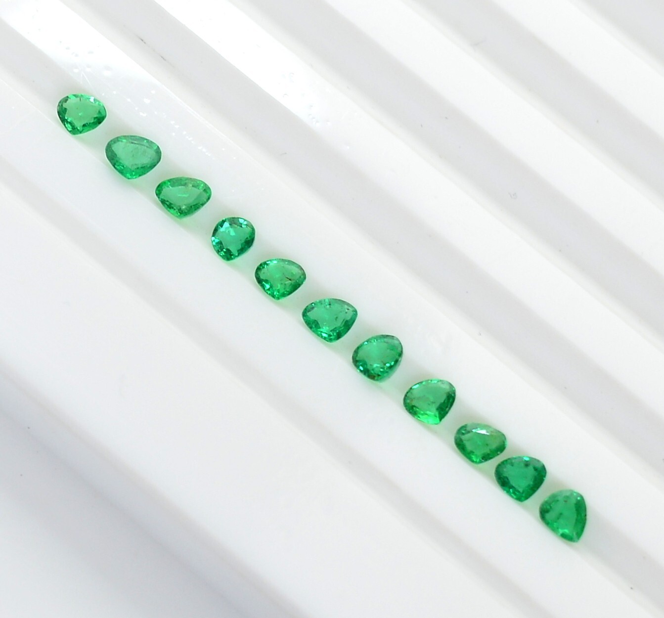 2.50 To 3×3 mm Natural Emerald Heart Shape Lot 11 Pcs 0.70 CTS Loose Gemstones
