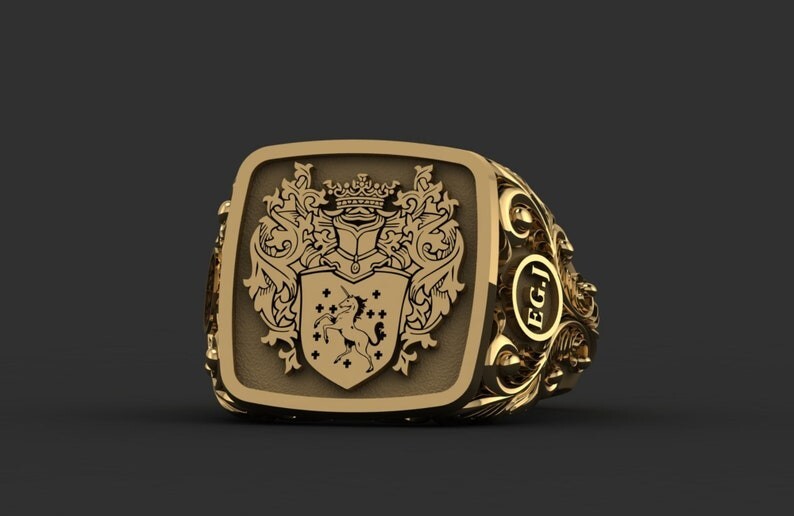 Men’s Gold Custom Coat of Arms Family Crest Signet Ring – Luxury Heraldic Ring