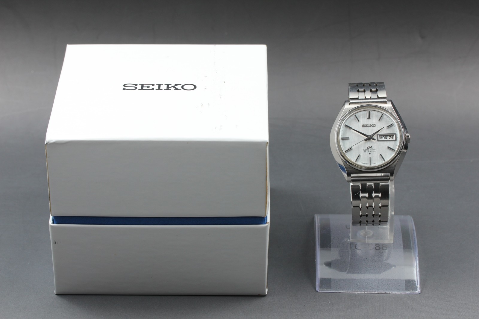 Vintage 【Exc+5 】 Seiko Lord Matic 5606-7010 Day Date Silver AT Men’s Watch Japan