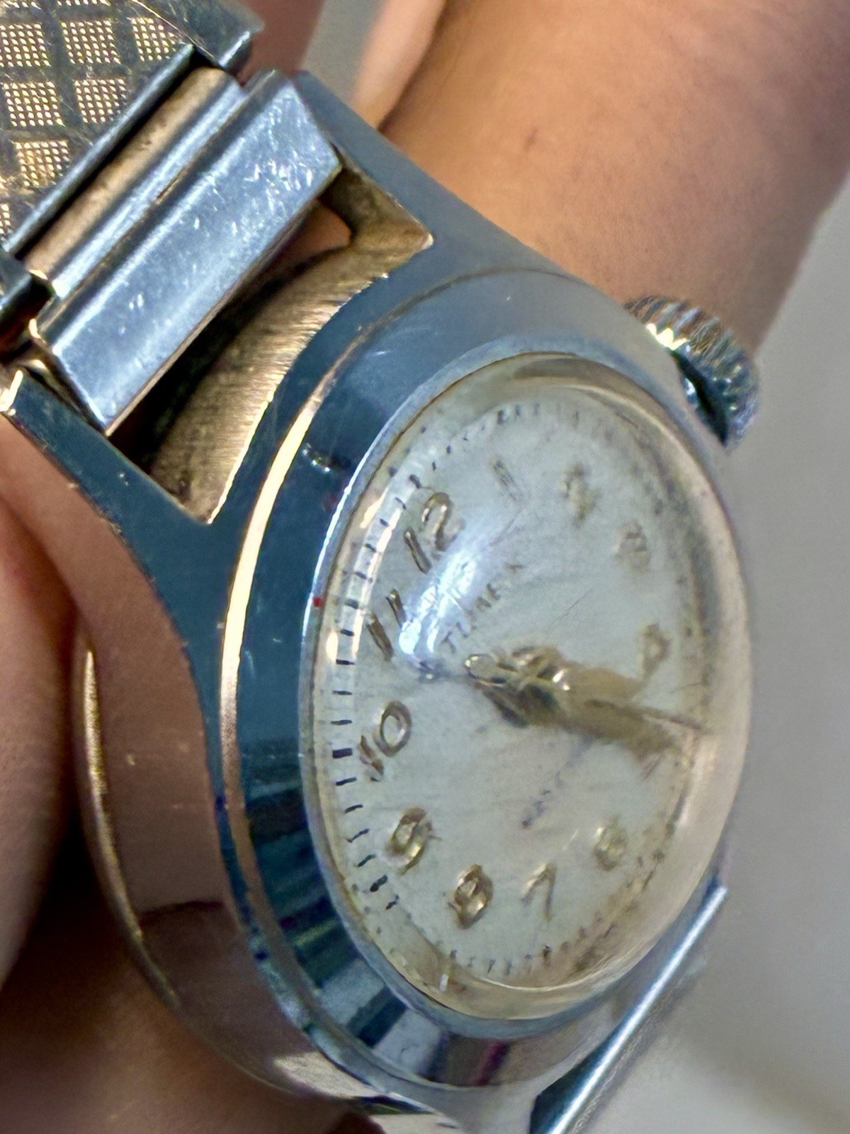 Timex Vintage Women’s Mechanical Watch, Shock-Resistant, Silver Dial, 17J WORKS