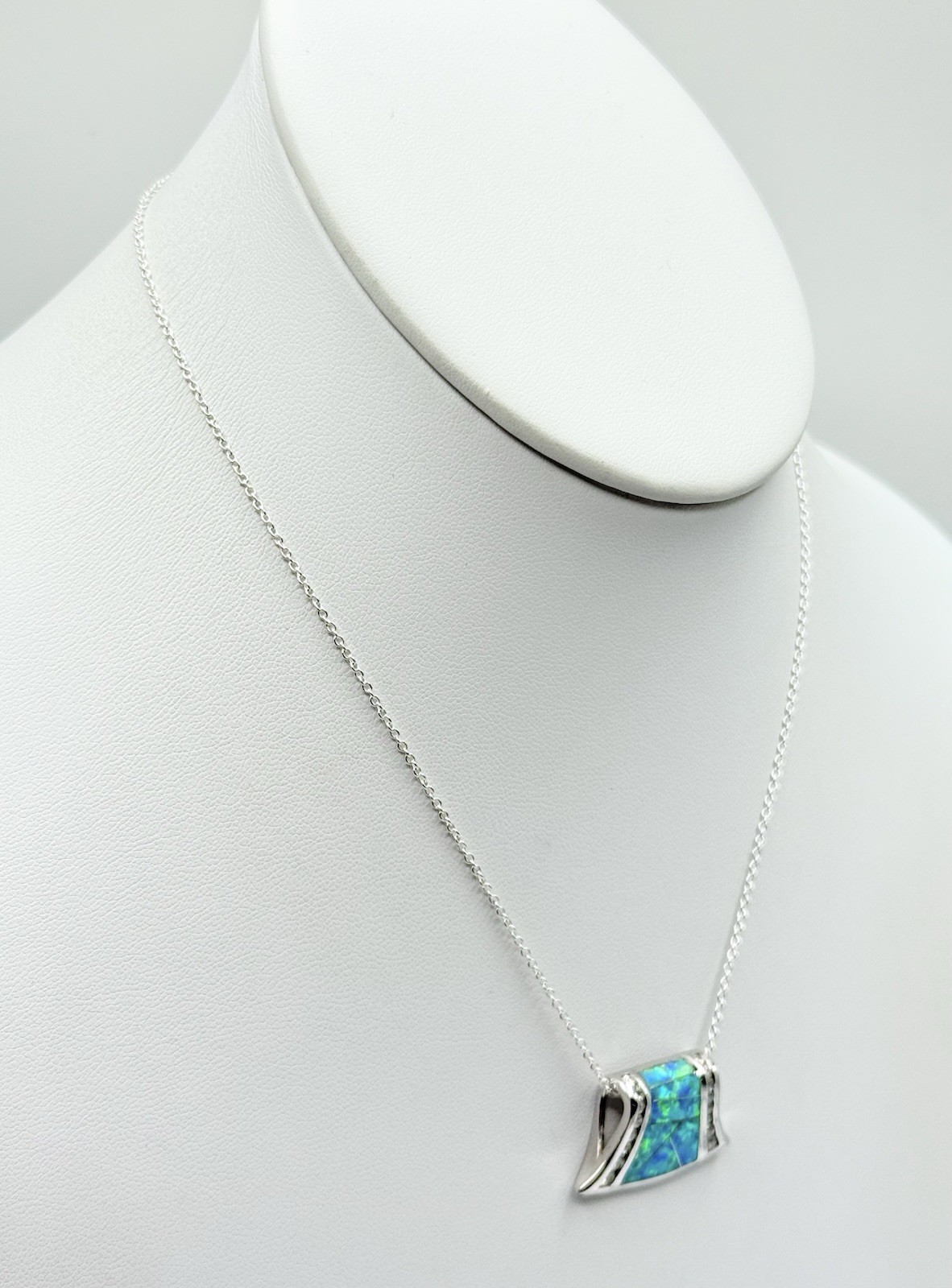 Sterling Silver Blue Green Opal In Laid Pendant Necklace 15 1/2” 6.5grams