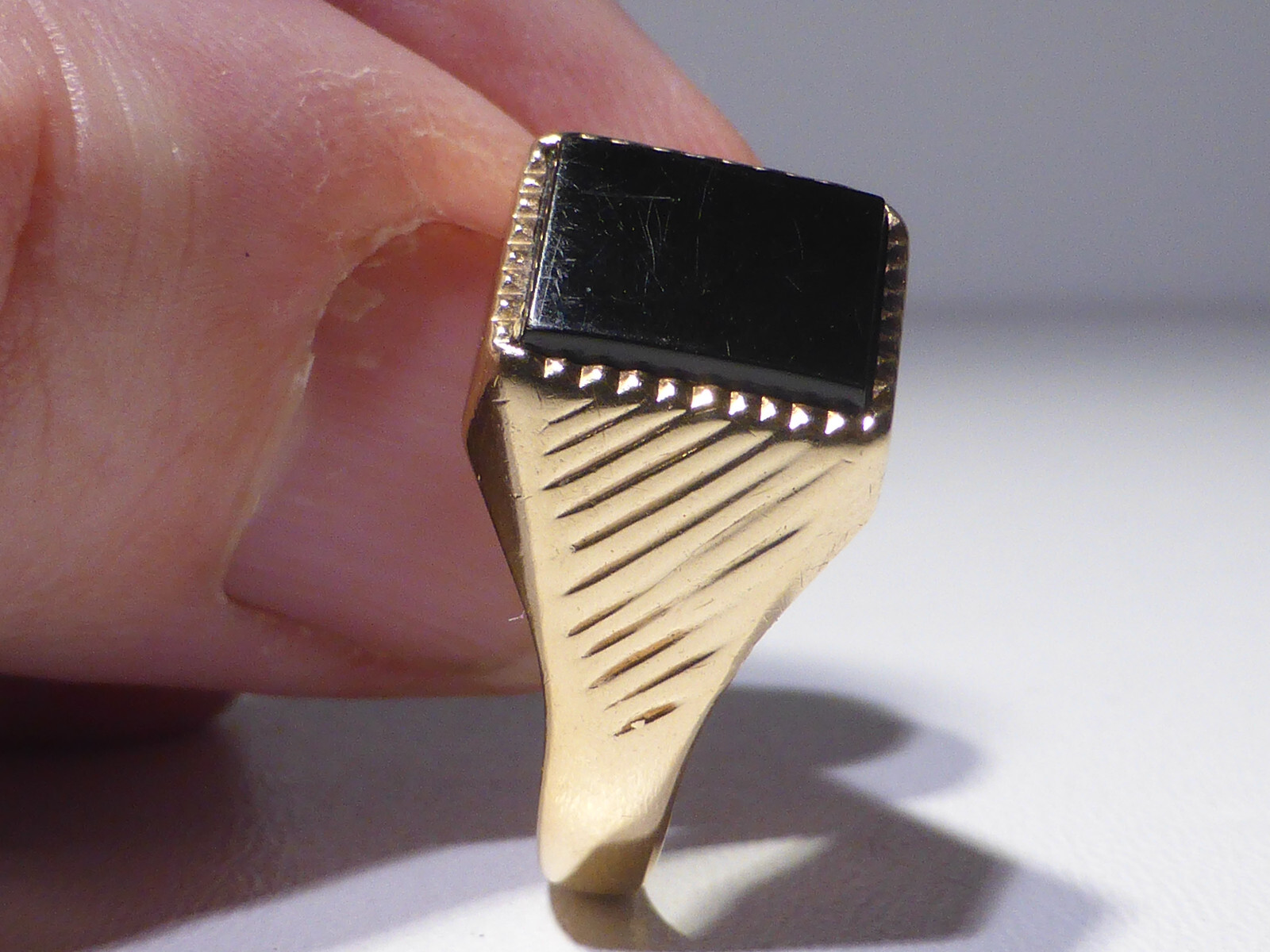 9ct Gold Signet Ring Jet UK Hallmark 1969 AJ Size T 1/2 Boxed