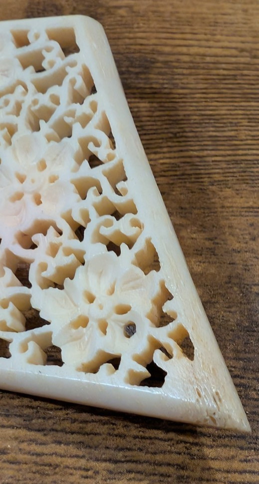 Vintage Chinese 20s/30s Art Deco Brocade Floral Carved Bovine Bone Pin
