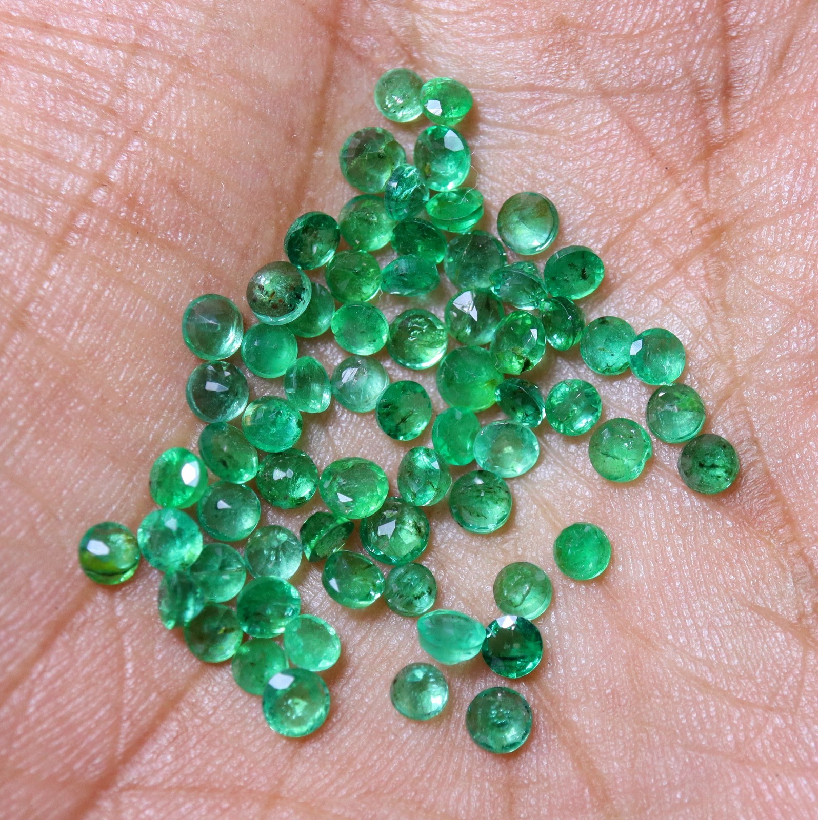 6.5Ct Natural Green Zambia Emerald Faceted Round Gemstones 66 Pcs Lot 2.5 To 3MM