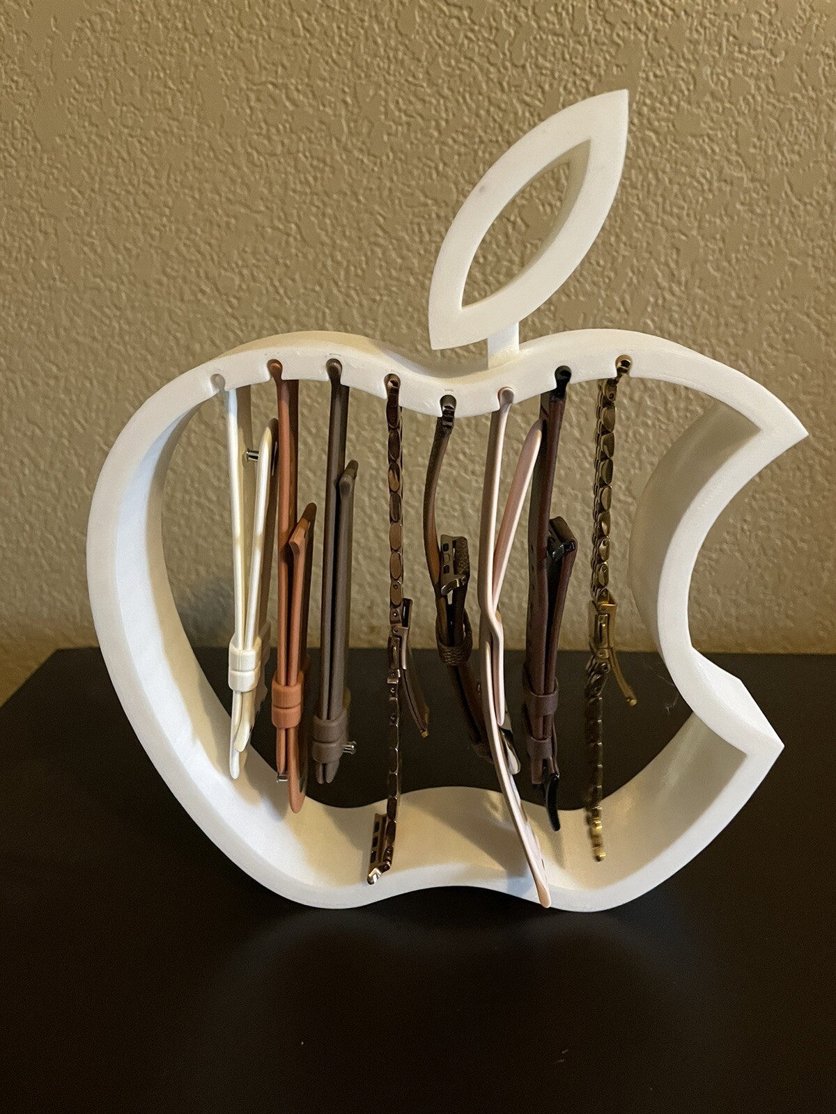 APPLE WATCH BAND HOLDER, DISPLAY, ORGANIZER,it holds up to 8 watch bands