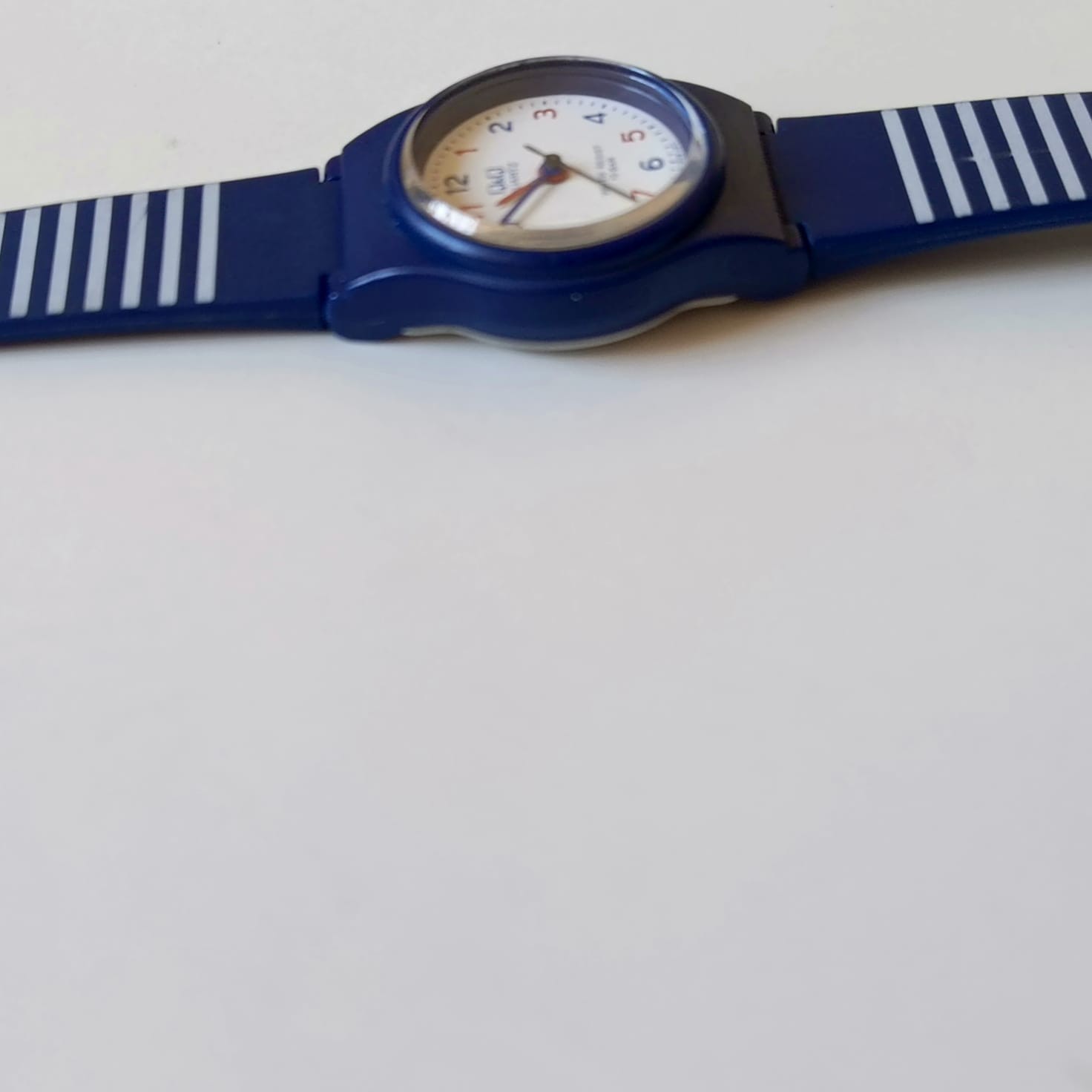 Q&Q Quartz Watch Blue Striped Resin Strap Water Resist 10 Bar Red Buckle VP47-02