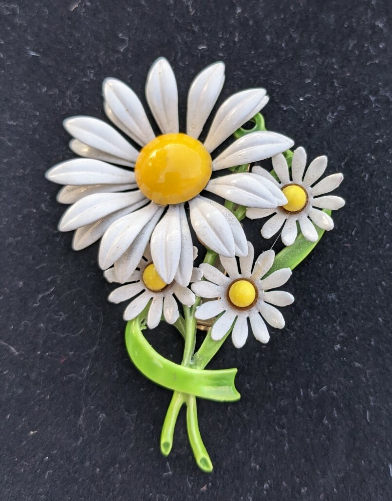 Brooch Jewelry Flower Daisy 2 1/2 Inches in Height NONameMarking Vintage! JUN21