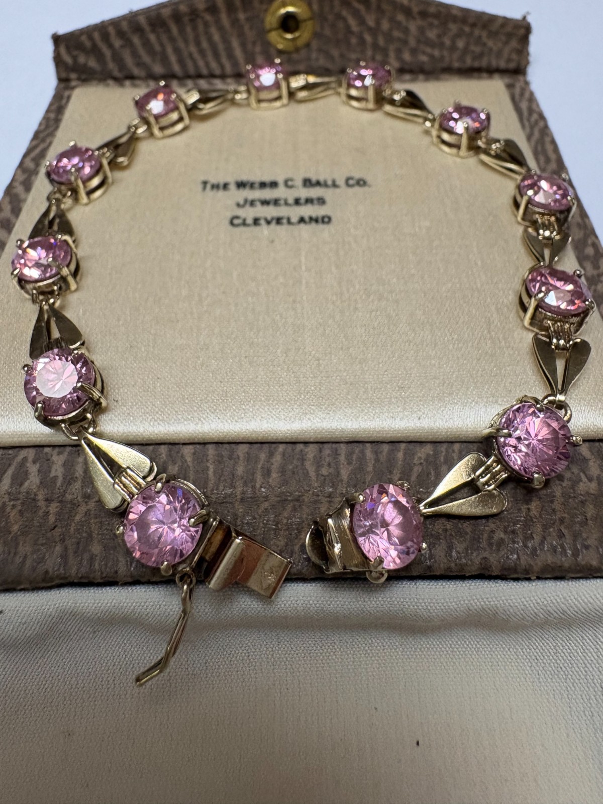 LADIES VINTAGE 10K GOLD PINK ICE STONE BRACELET. 7 1/2 INCHES 11.7 GRAMS