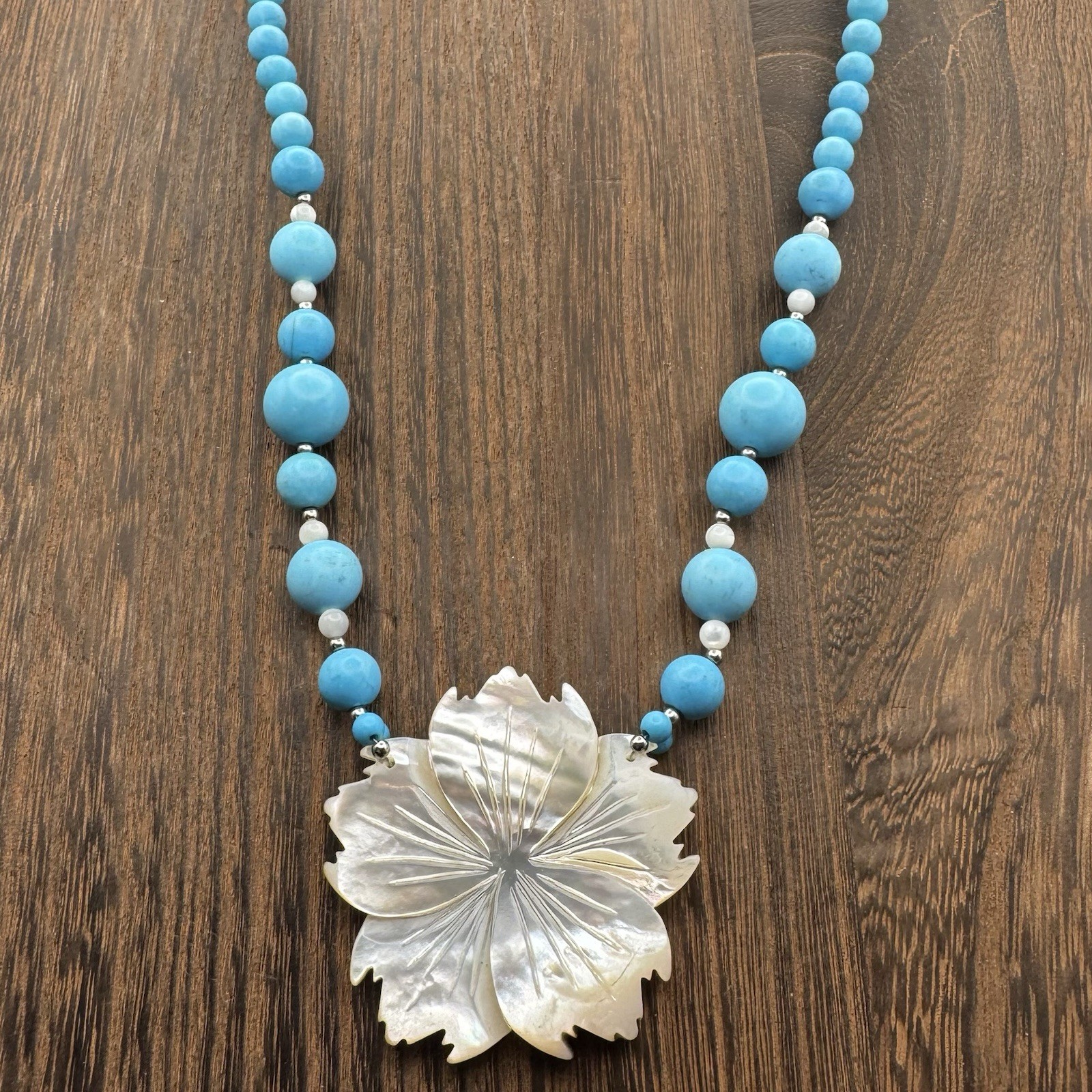 Mother Of Pearl Flower Pendant Blue White Silvertone Beads Necklace Handmade