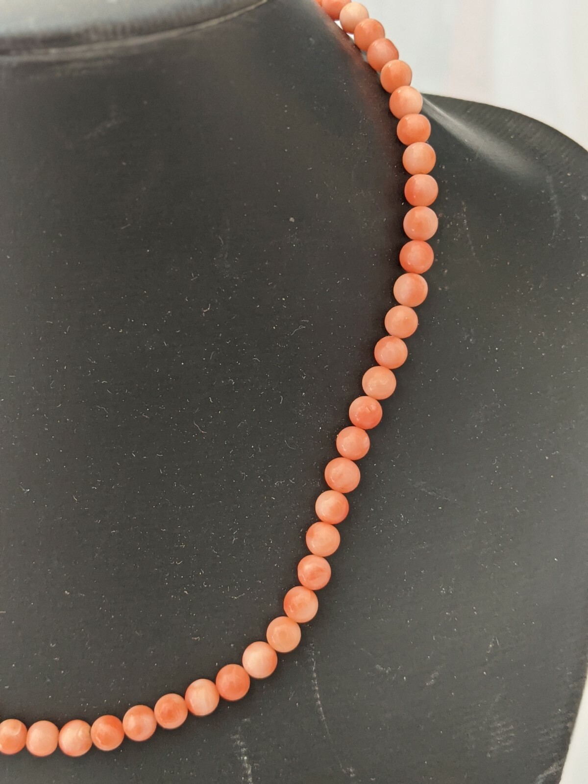 VINTAGE MEDITERRANEAN CORAL NECKLACE LENGTH – 40 CM BEADS DIA – 5 mm W-0.60 OZ
