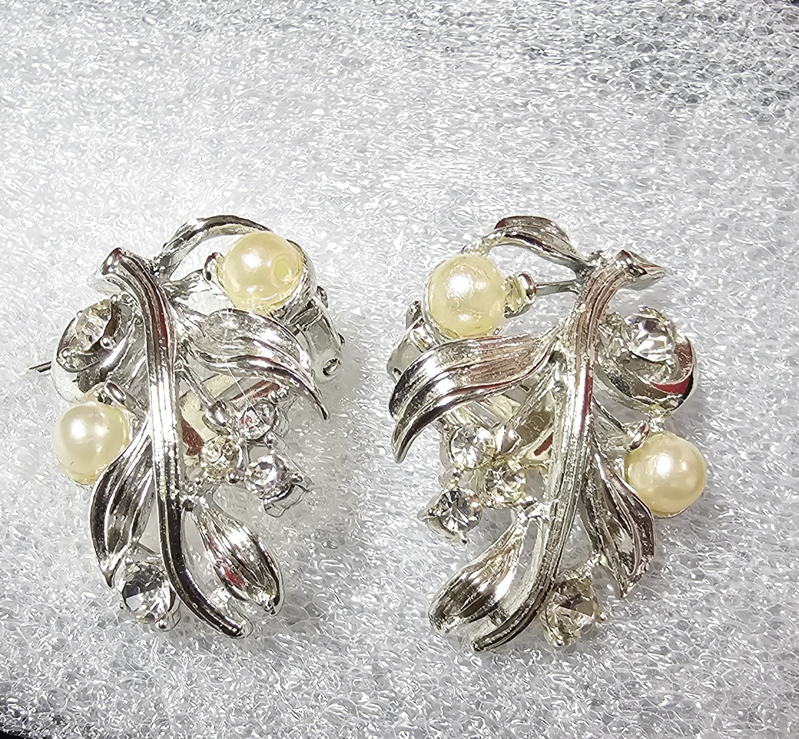 Beautiful Vintage 3 Pc. Set High Quality Costume Clip Earrings And Broach Pin…