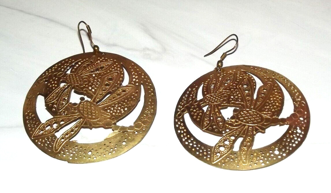 Gold Tone Brass Metal Filigree Cut Out Round Circle Dangle Dragonfly B63