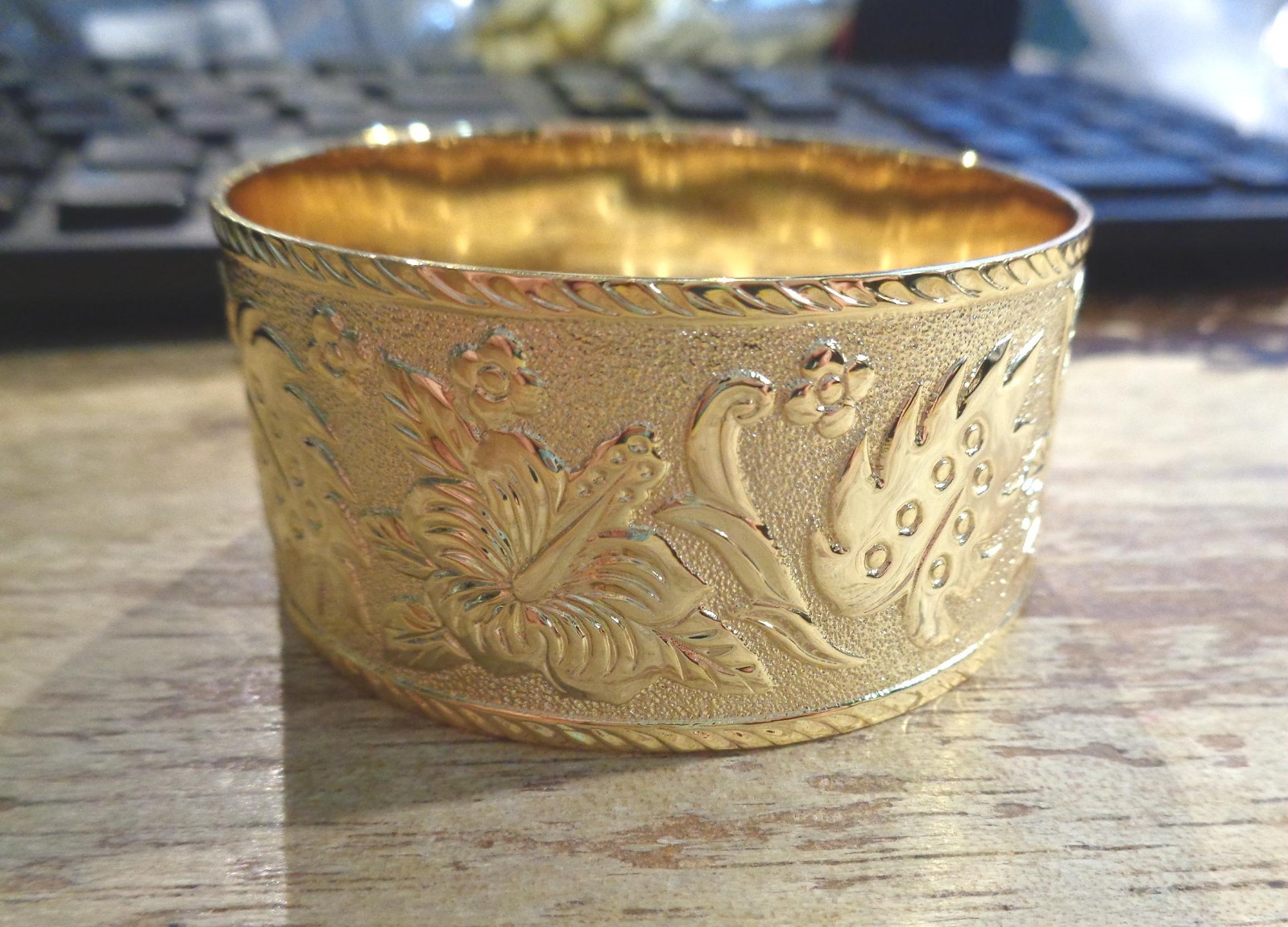28MM 18K YELLOW GOLD-FILLED COPPER HAWAIIAN TROPICAL HIBISCUS MONSTERA BANGLE