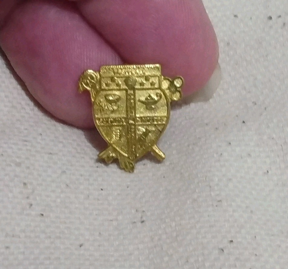 Vintage Coat of Arms Pin Lot Gold Tone Facital Scientia Auctus Opera Pulchritudo