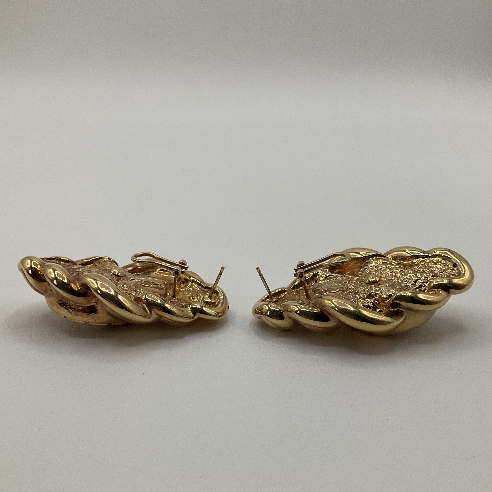 Vintage Medusa Head 18K Hollow Gold Chunky Earrings Made In Italy 11.7g