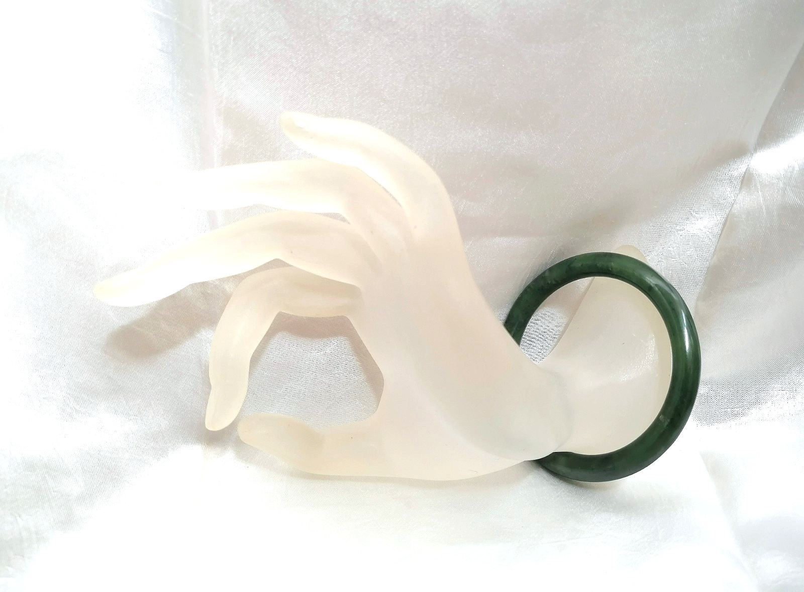 BEAUTIFUL ANTIQUE AUTHENTIC GREEN JADE RING BRACELET, CHINA, 1900.