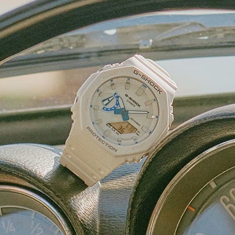 brand new CASIO G SHOCK GA 2100HDS 7AJF White Blue Luminous Dial 20 ATM Waterpro