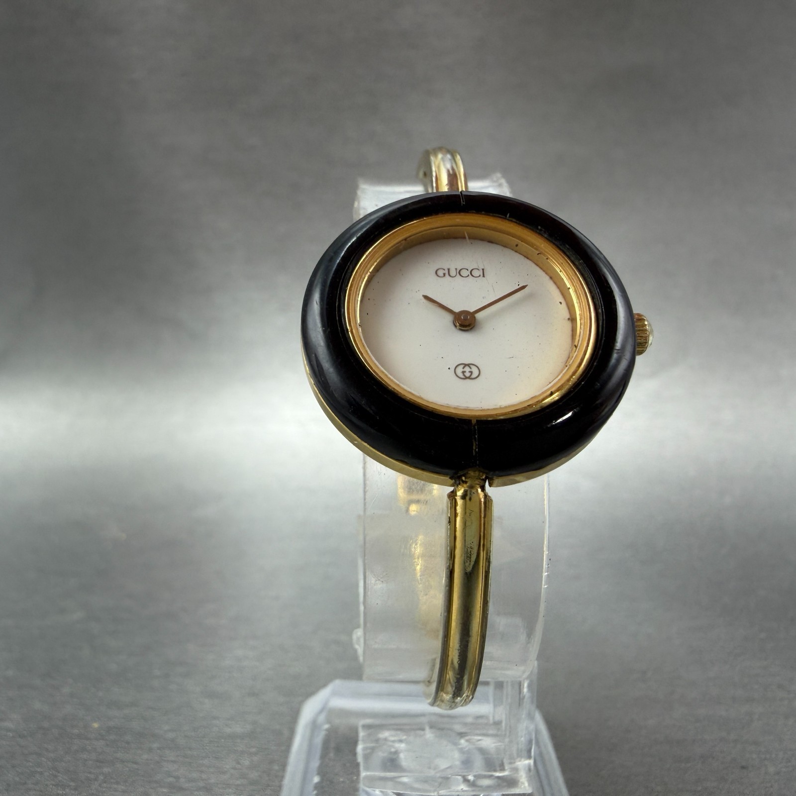 Gucci 1100L Watch Women 26mm White Dial Gold Plated Round Bezel New Battery