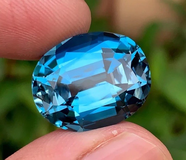 Swiss Blue Topaz Loose Gemstone, Oval Cut Topaz Jewellery – 28.00 Carats