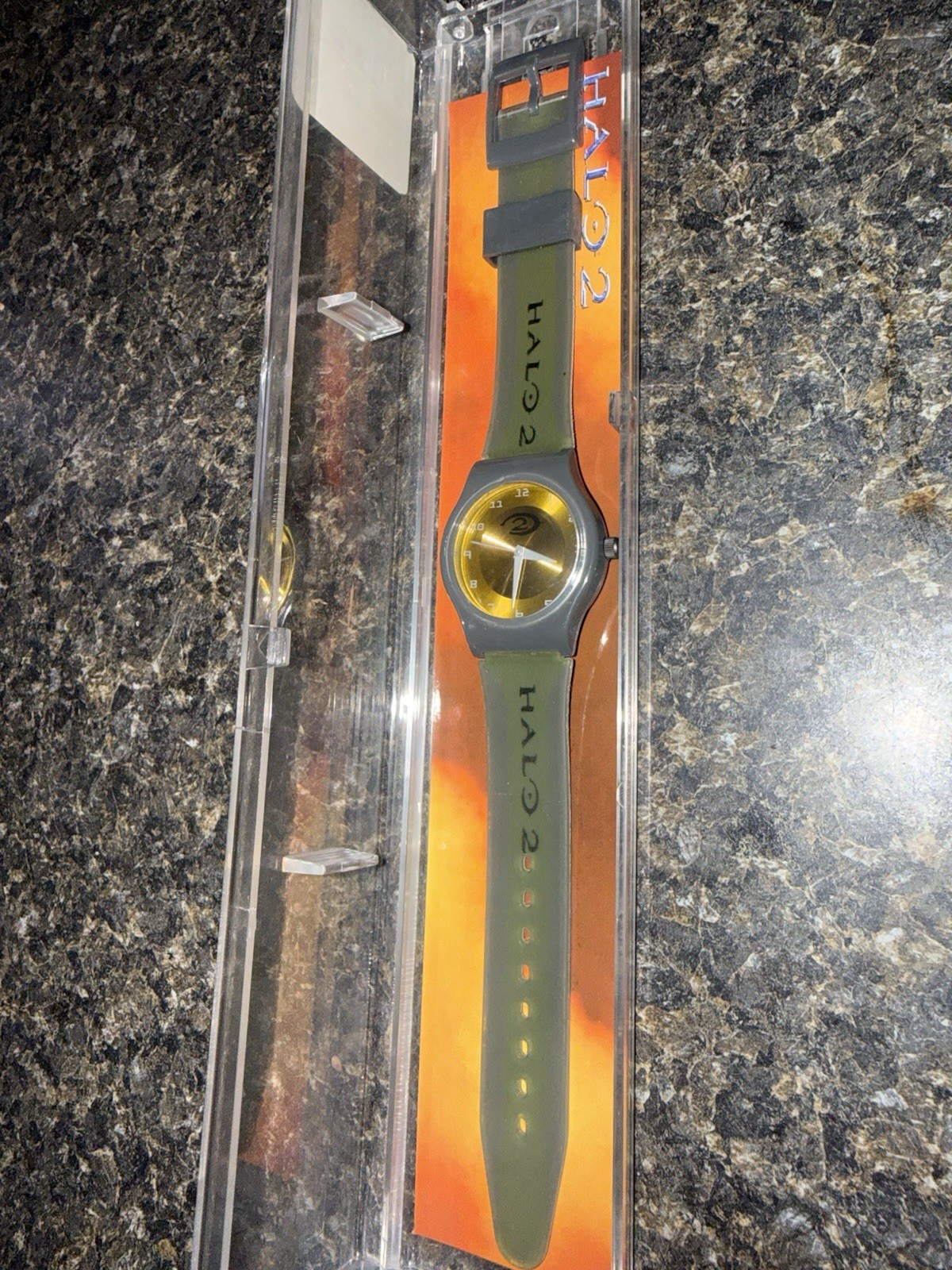 Halo 2 Quartz Analog Wristwatch Green Plastic Strap Gold/Black Dial Box