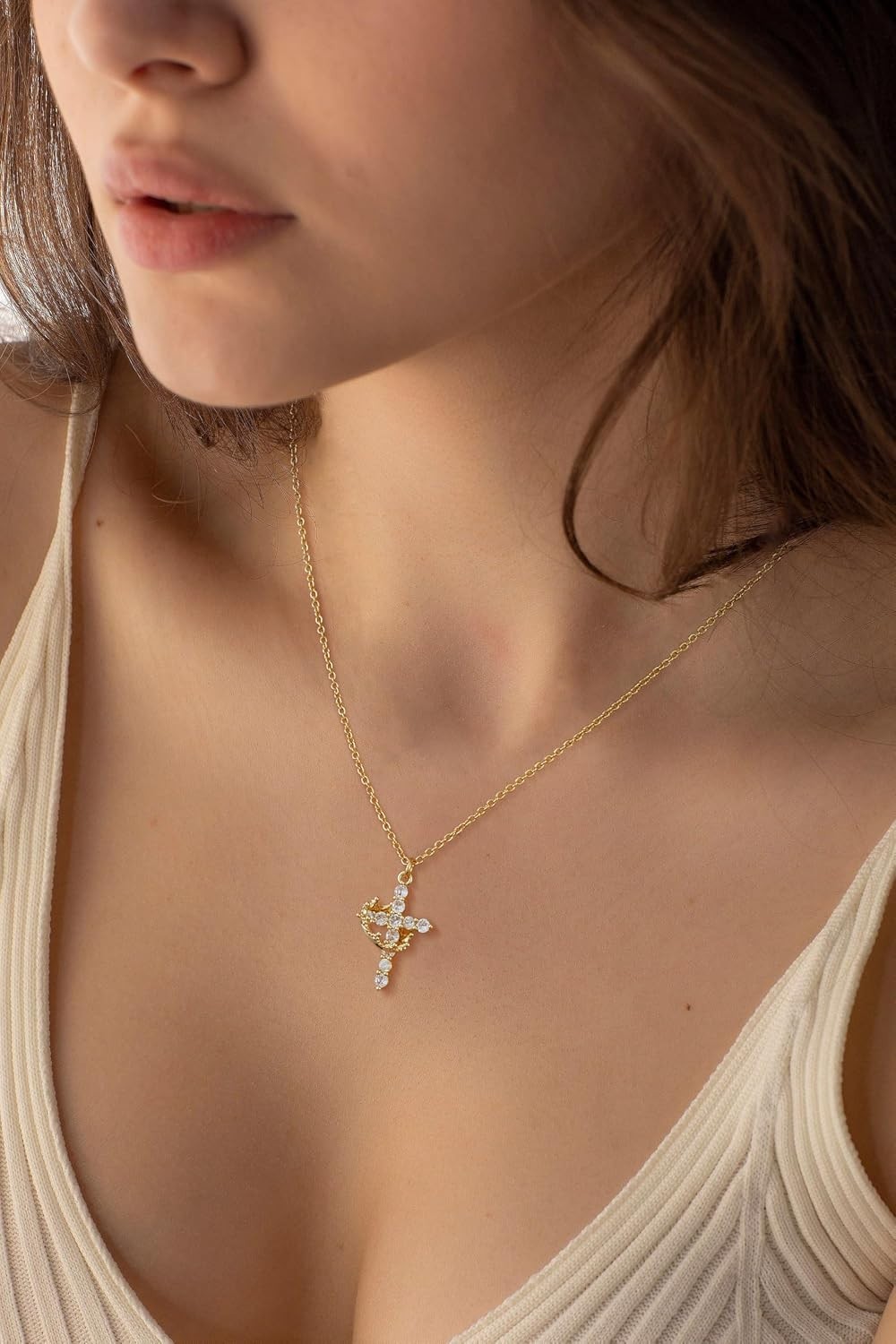 Adjustable Gold Cross Necklace with Gift Box – A Thoughtful Women’s Jewelry Gift