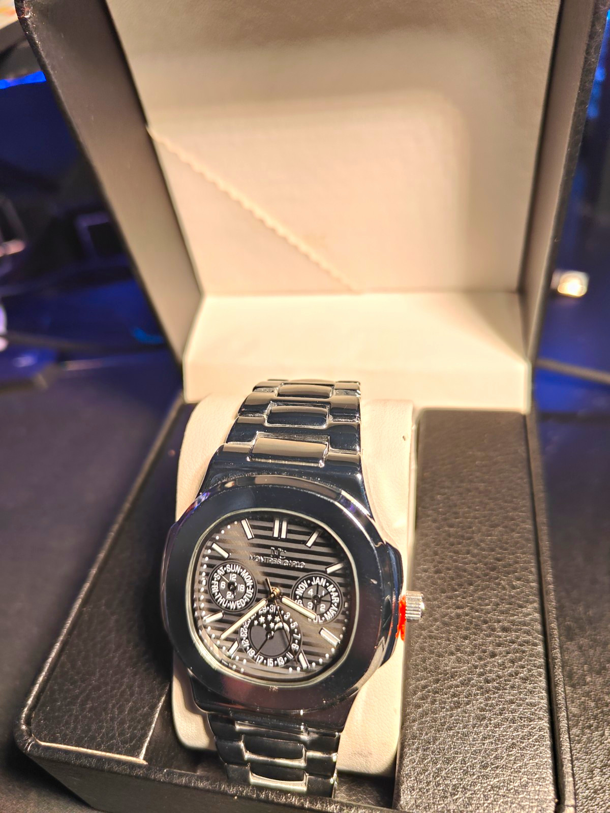 Montres Carlos Quartz Dress Watch 100m Black Dial Steel Bracelet.