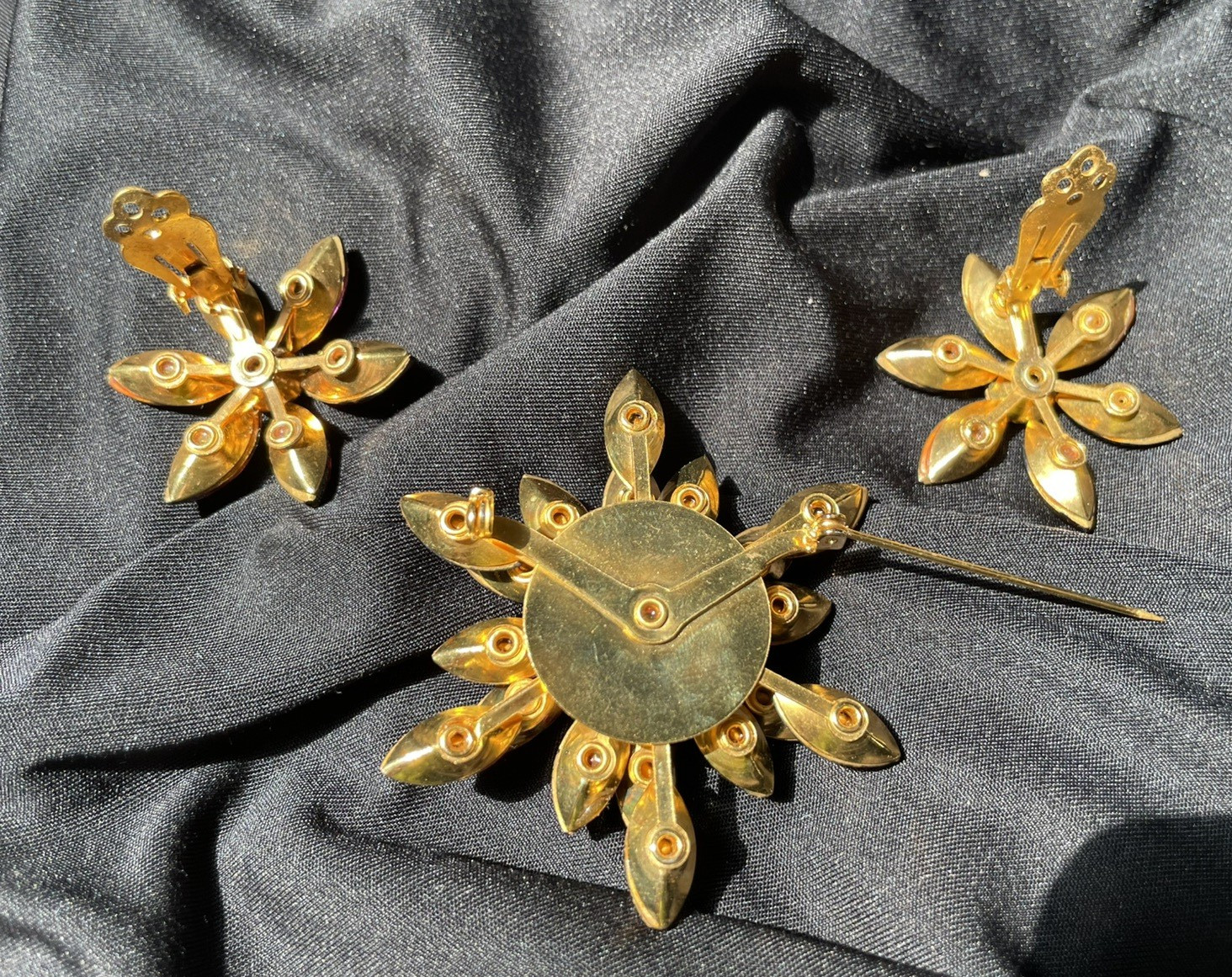 VTG Purple Ruby Red Rhinestone Brooch & Clip-On Earrings Set Mid Century Glam