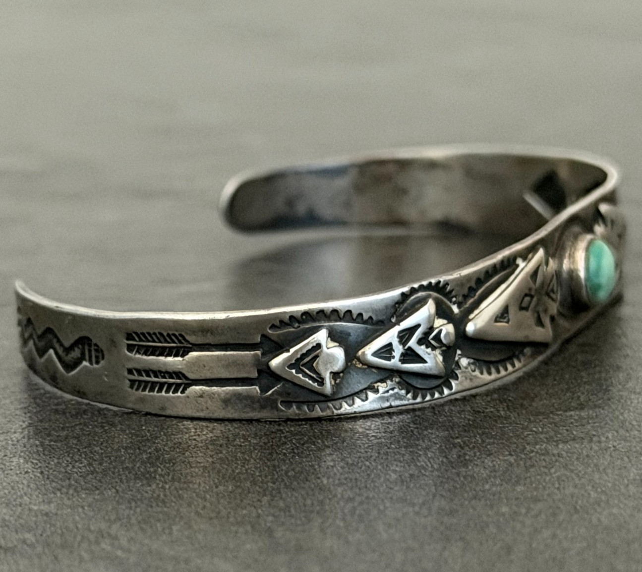 Vintage FRED HARVEY era Navajo ARROW HEAD Turquoise Silver Bracelet 6.6in