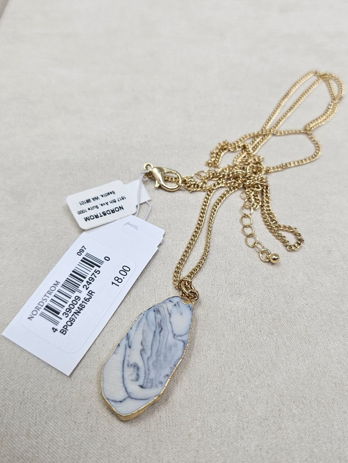 $18 Nordstrom Long Elegant Necklace Marble Pattern Pendant Gold Toned NWT