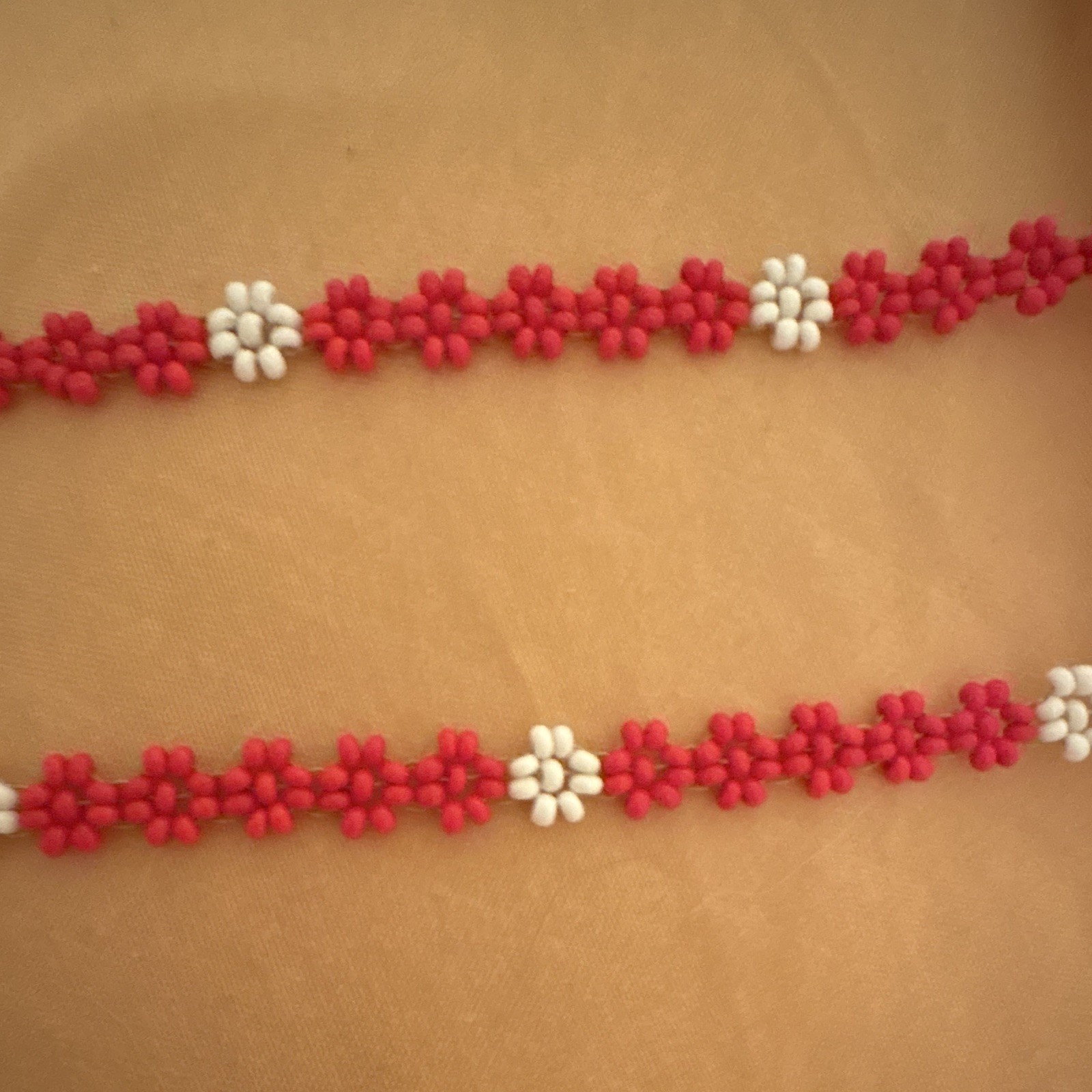 Vintage 1970’s Handmade Sioux Native American Red and White Daisy Chain Necklace