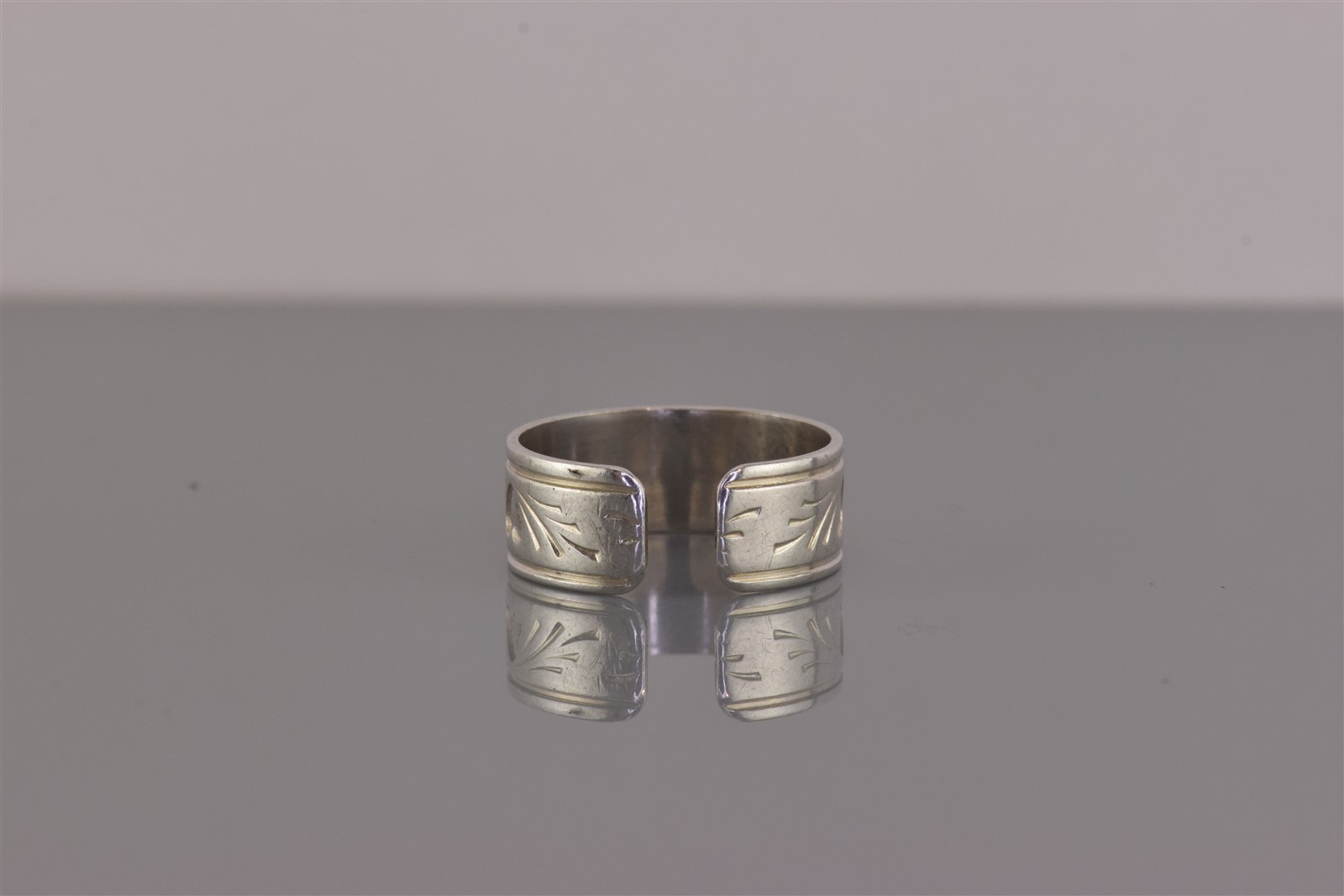 JJJ Sterling Silver 8mm Triple Carved Hearts Open Back Band Ring 925 Sz: 8