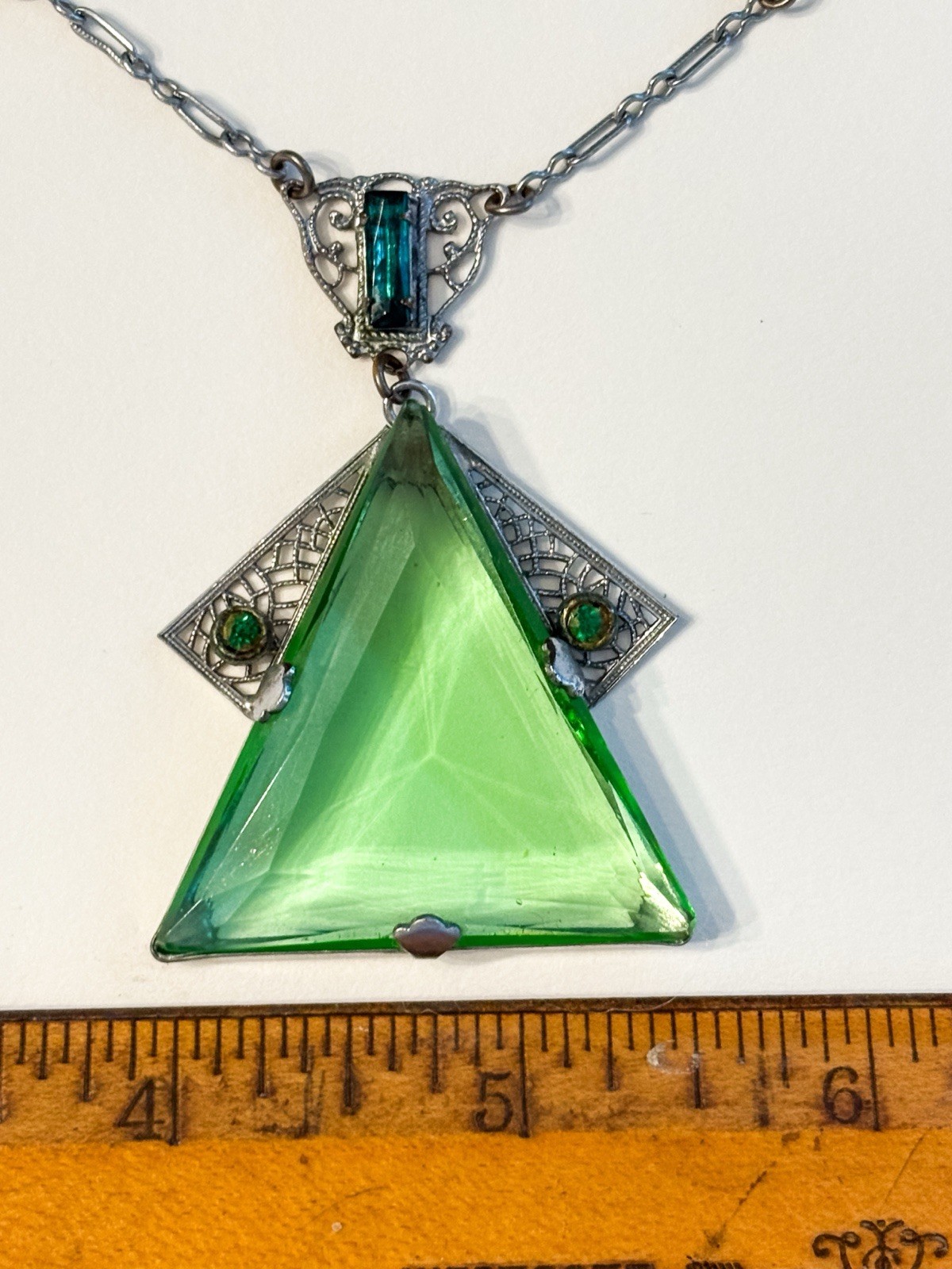 Vintage Art Deco Green Glass Geometric Pendant Necklace – Filigree 1920s/1930s