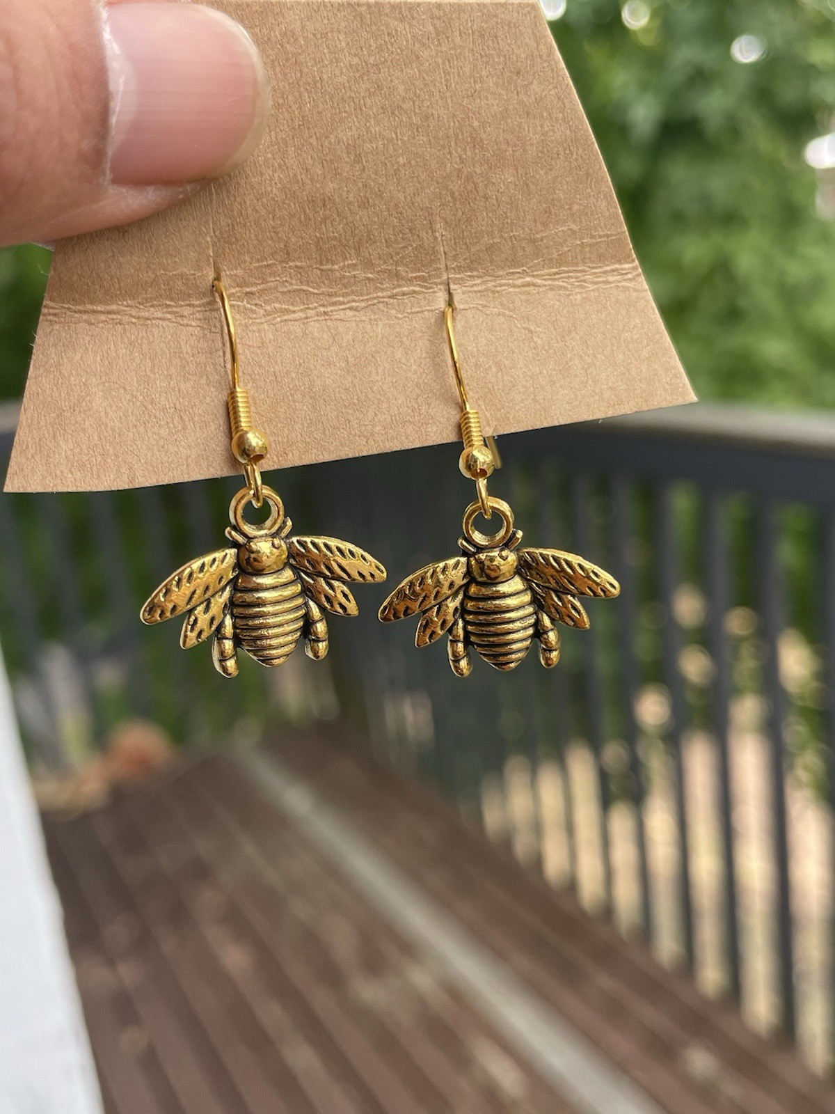 Gold Tone Metal Bee Dangle Drop Hook Earrings No Stone Animal & Insect Nature