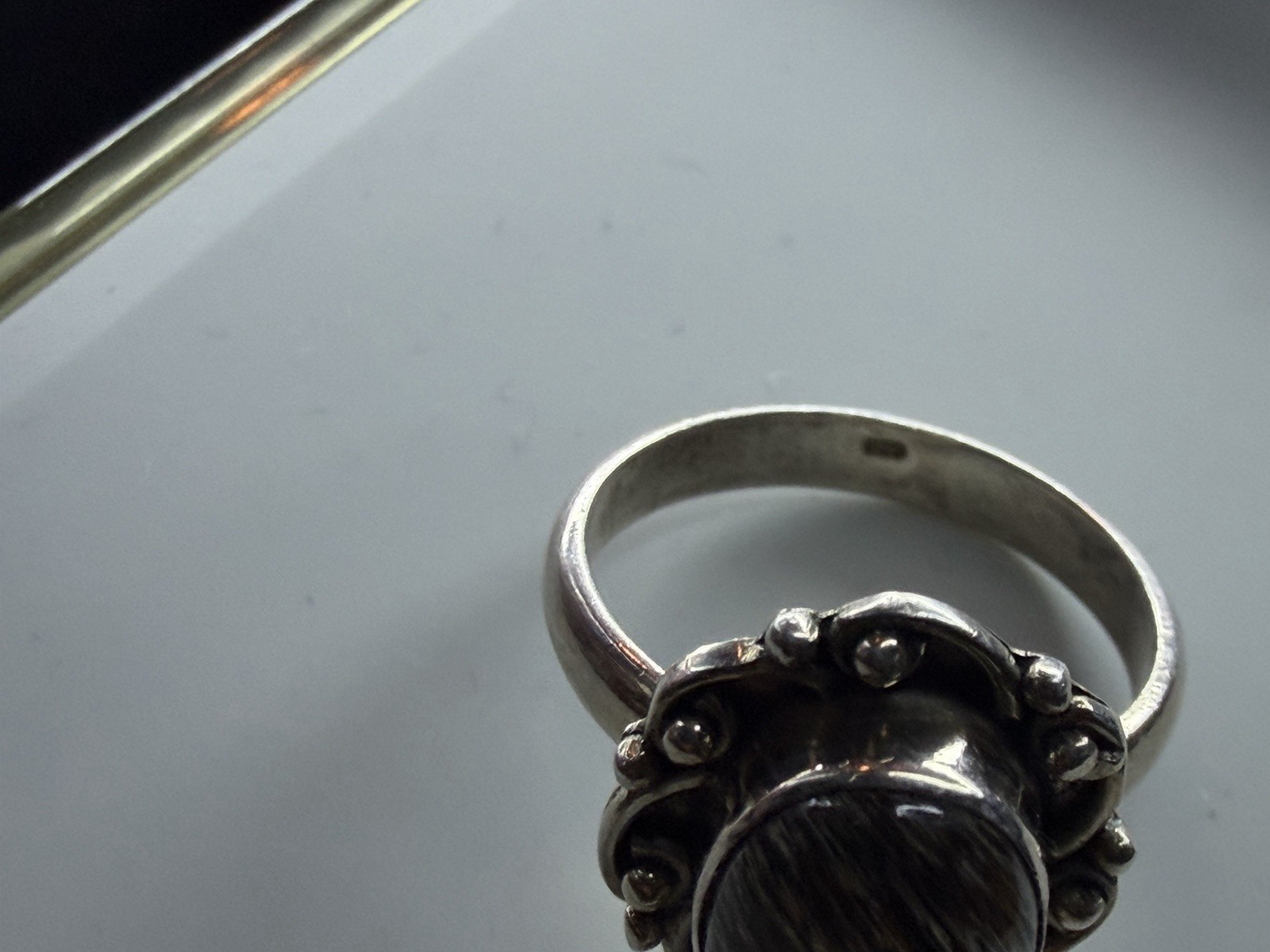 925 Sterling Silver Oval Gray Cabochon Bezel Set Scroll Ring Size 7
