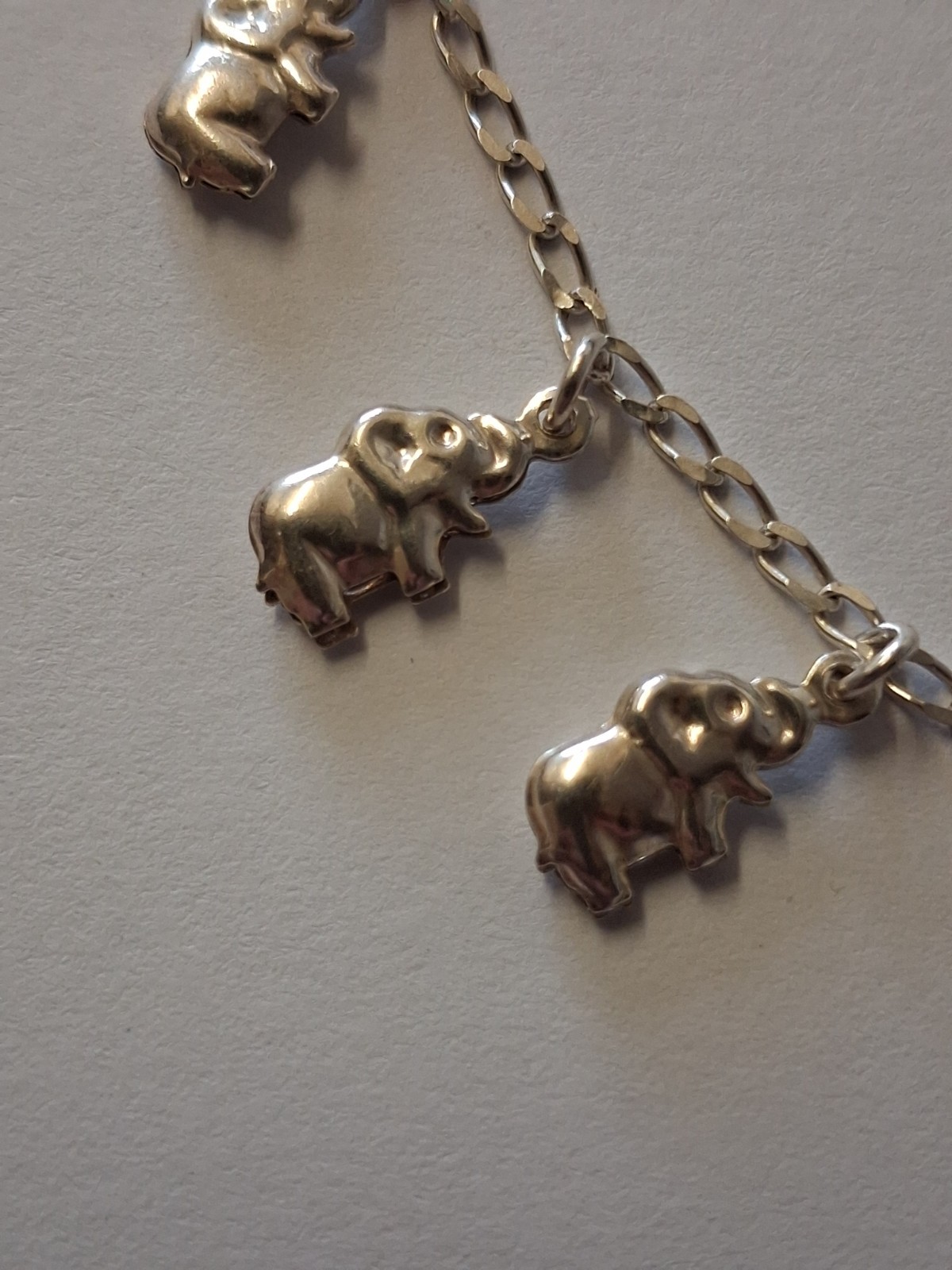 Sterling Silver Elephant Bracelet – 16cm – 4gs.