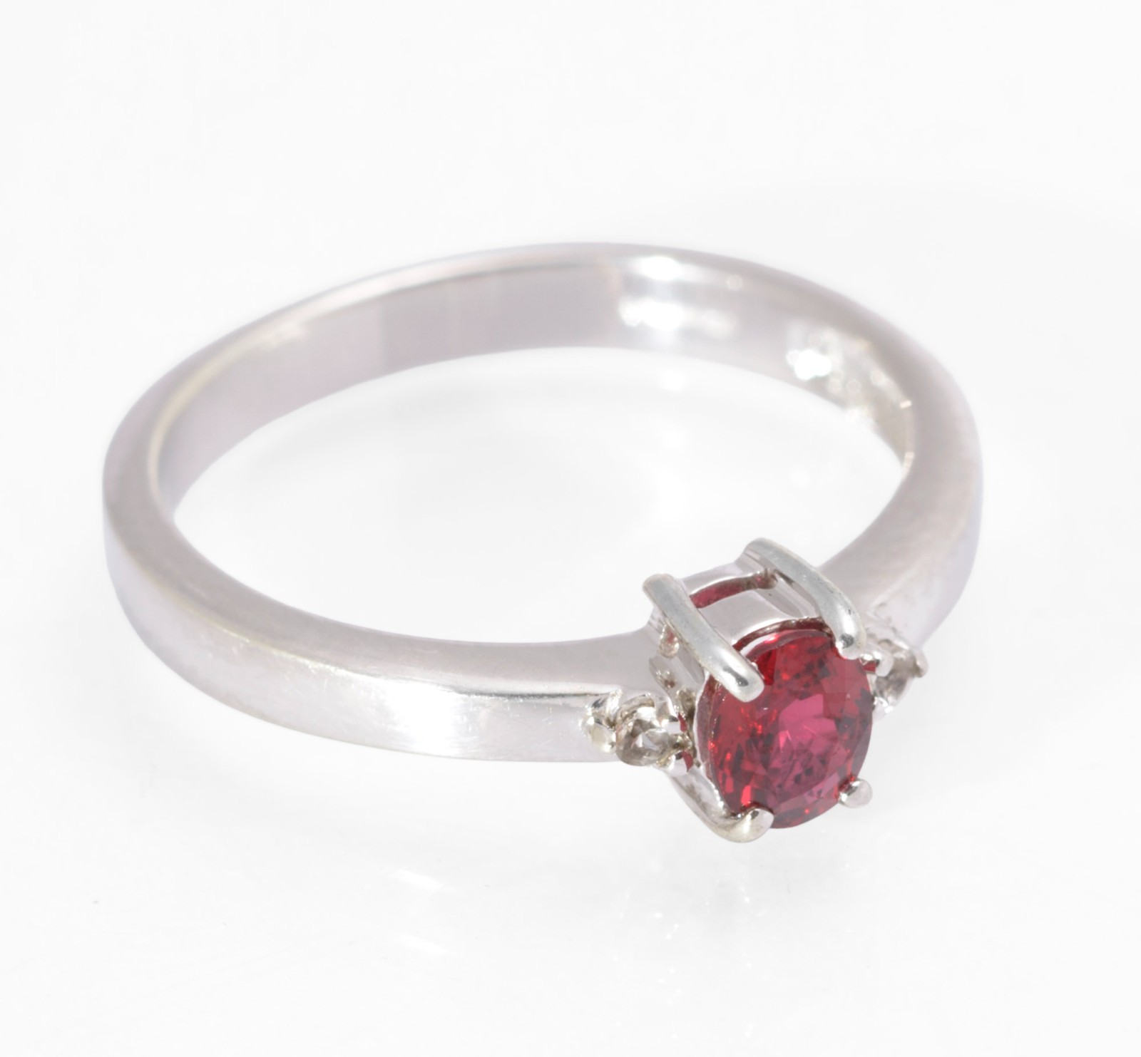 9ct White Gold Ring – Lab Created Ruby / White Topaz – Size N – Hallmarked 2007