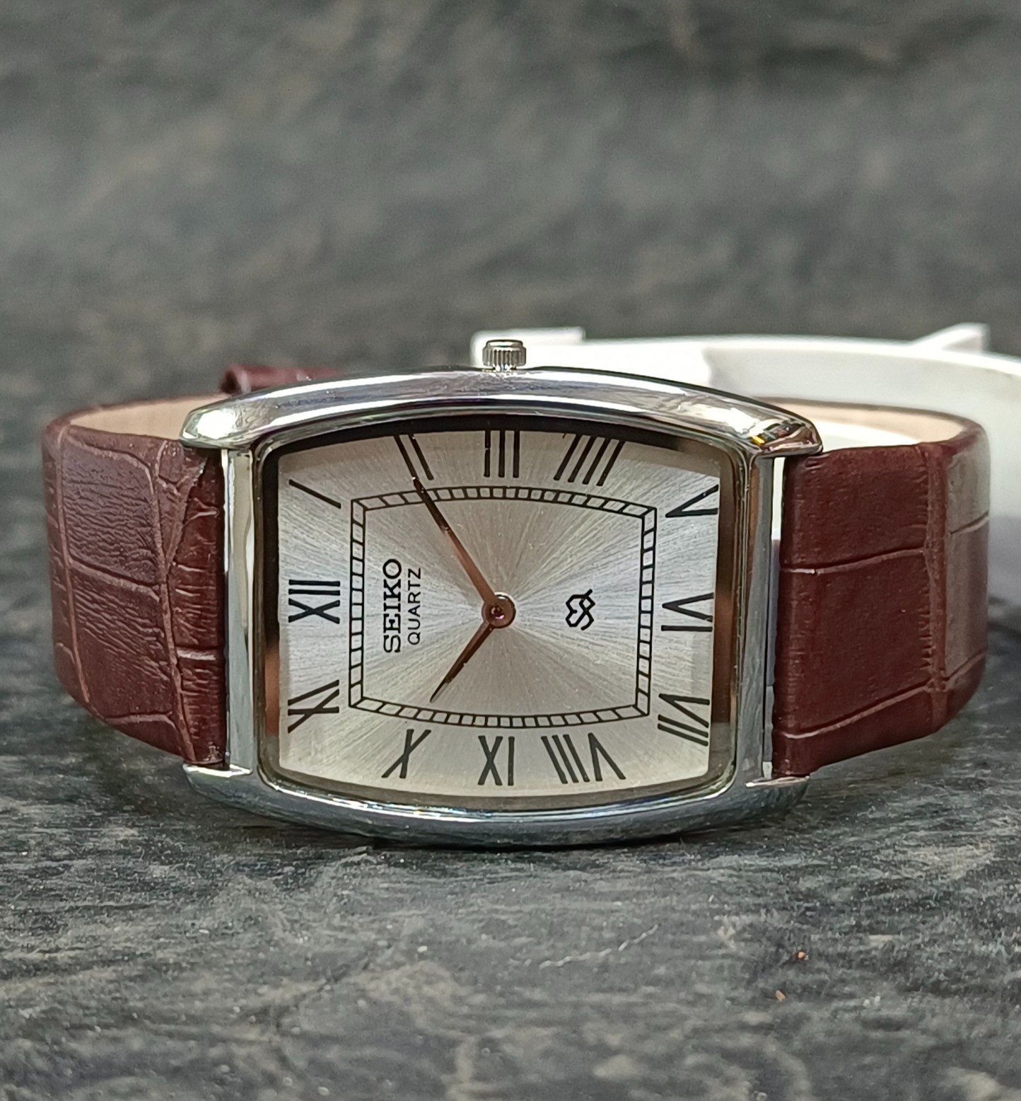 Seiko Quartz Slim Two Hands Dress Watch Classic Minimalist Wristwatch for Men