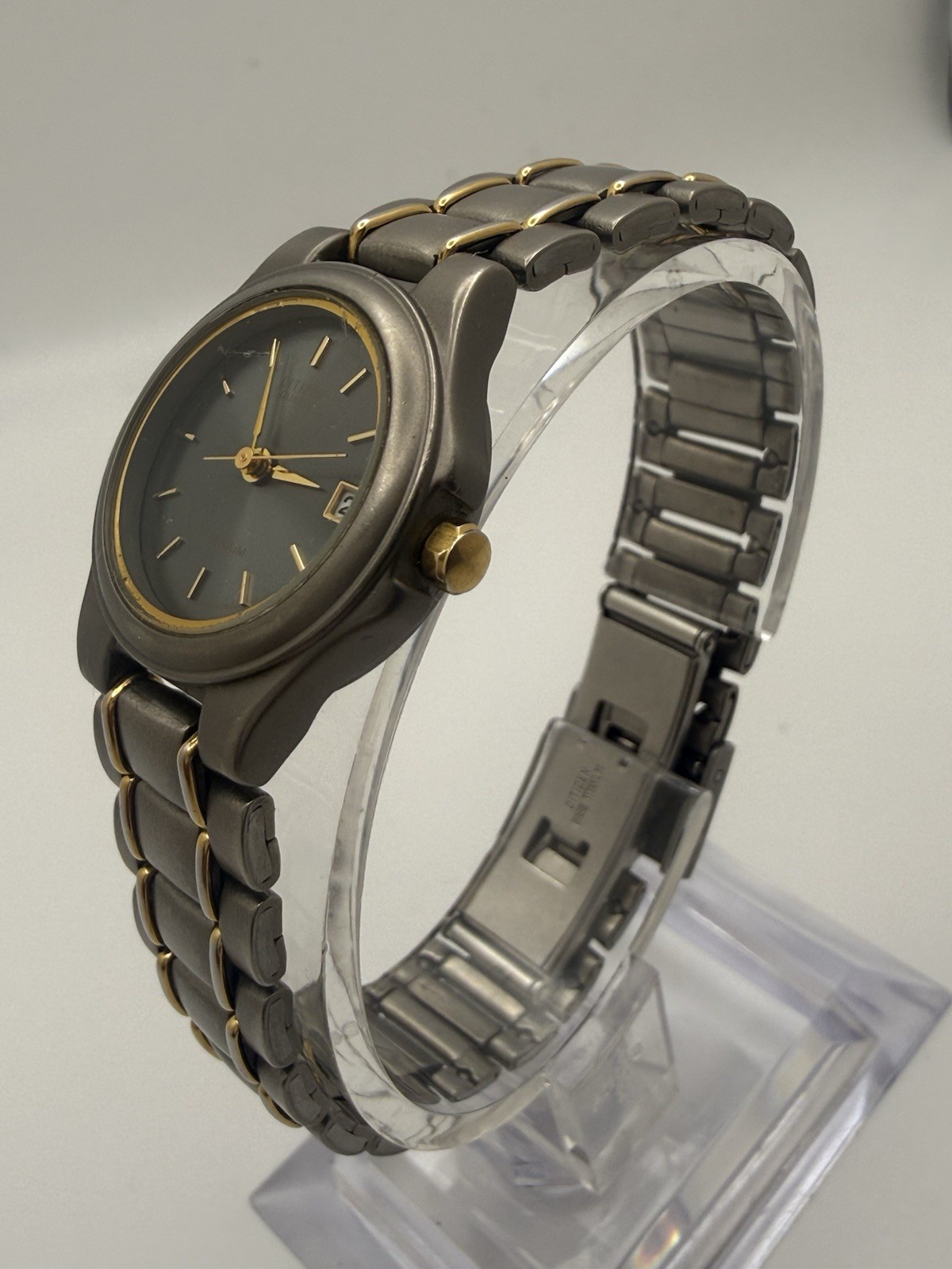 Citizen Titanium Women’s Quartz Gray Dial Date Watch 6010-G08067 Japan Runs