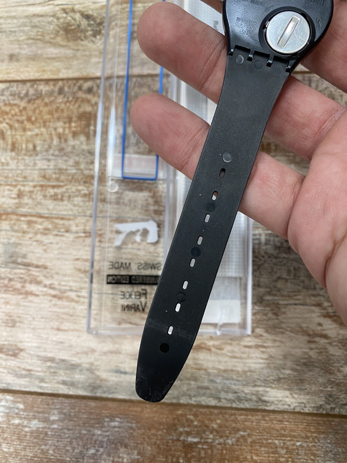 Swatch Rosso Su Blackout GZ119 Standard Gents 34mm NOS By Felice Varini Box