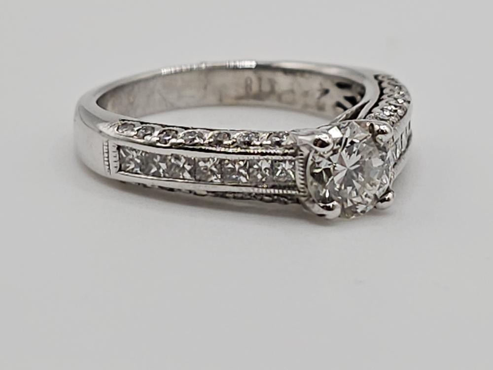 18K White Gold VVS2 H 0.90 CT Princess Diamond Engagement Ring Sz 7. (ML1077133)