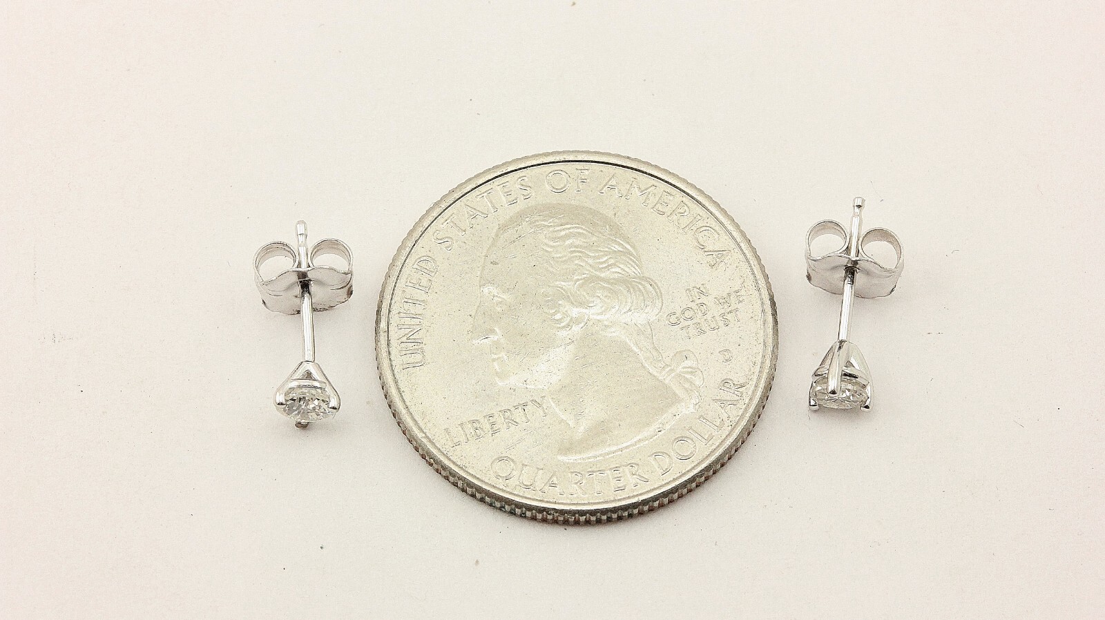 14k white gold natural round diamond stud earrings 0.32ctw G SI1-2 0.62 grams
