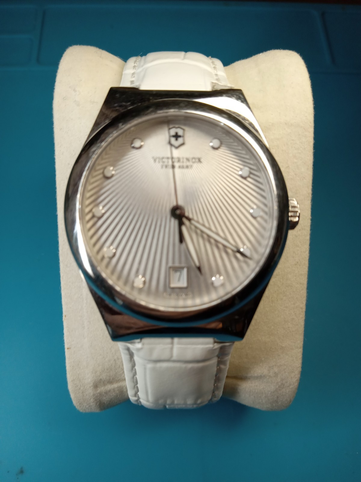 Victorinox Swiss Army Watch Women Victoria Infinity Dial Date New Leather Band