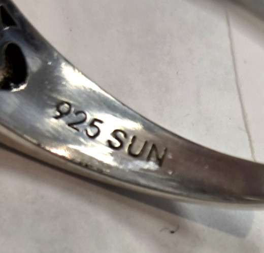 Elegant Sterling Silver 925 Signed Sun Real Diamond “MOM” Band Ring Size 9 1/8