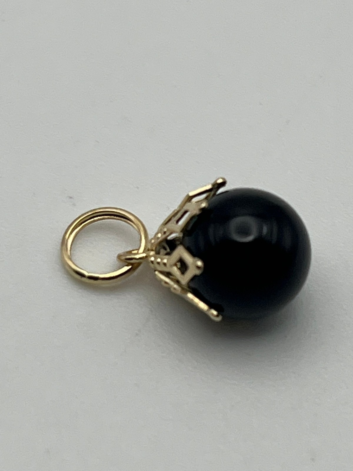 Vintage 14K Solid Yellow Filigree Capped Black Onyx 8.7mm Bead Pendant