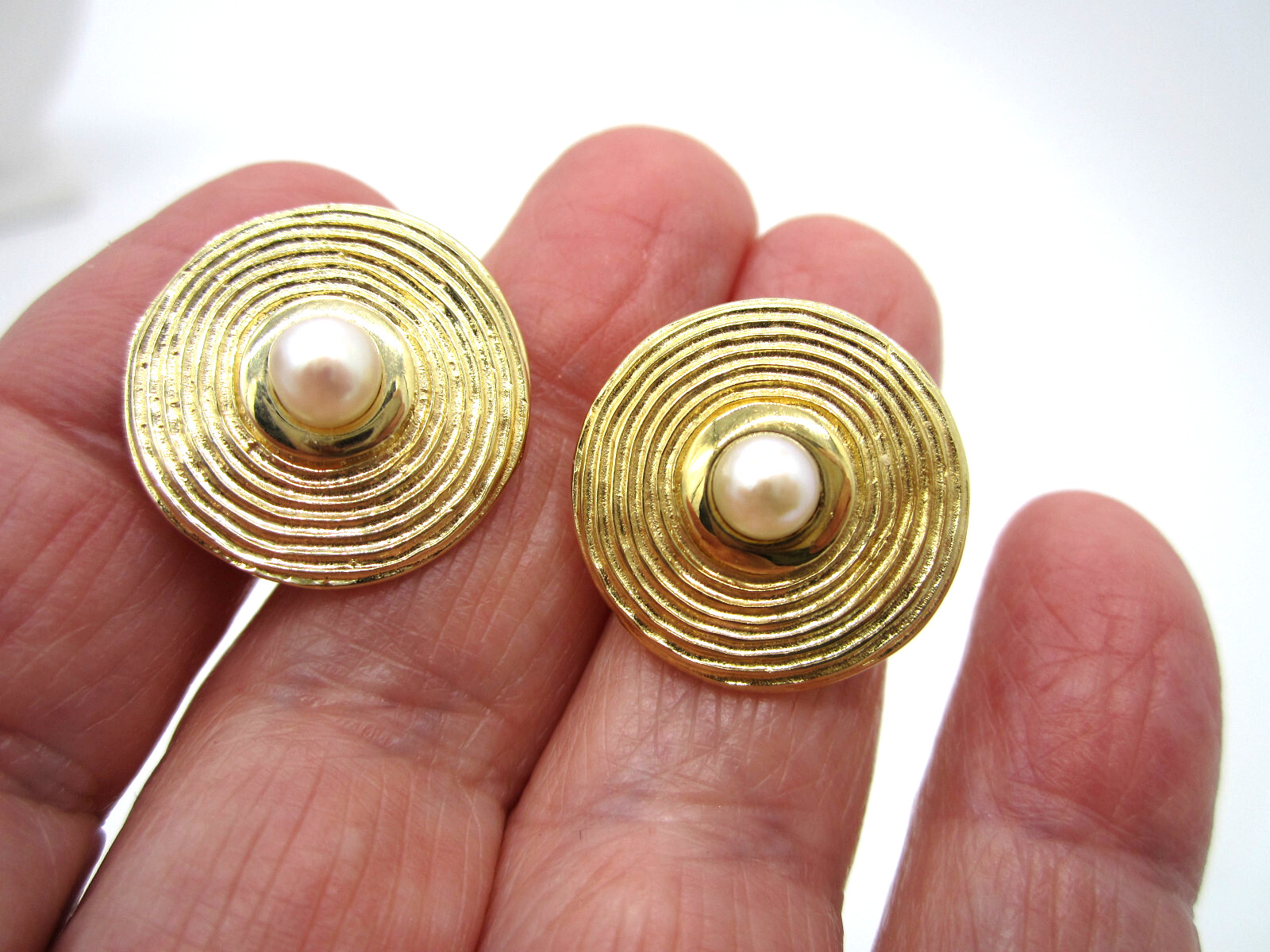Estate Vintage 18k Yellow Gold Pearl Swirl Labyrinth 9.6 Gram Pierced Earrings