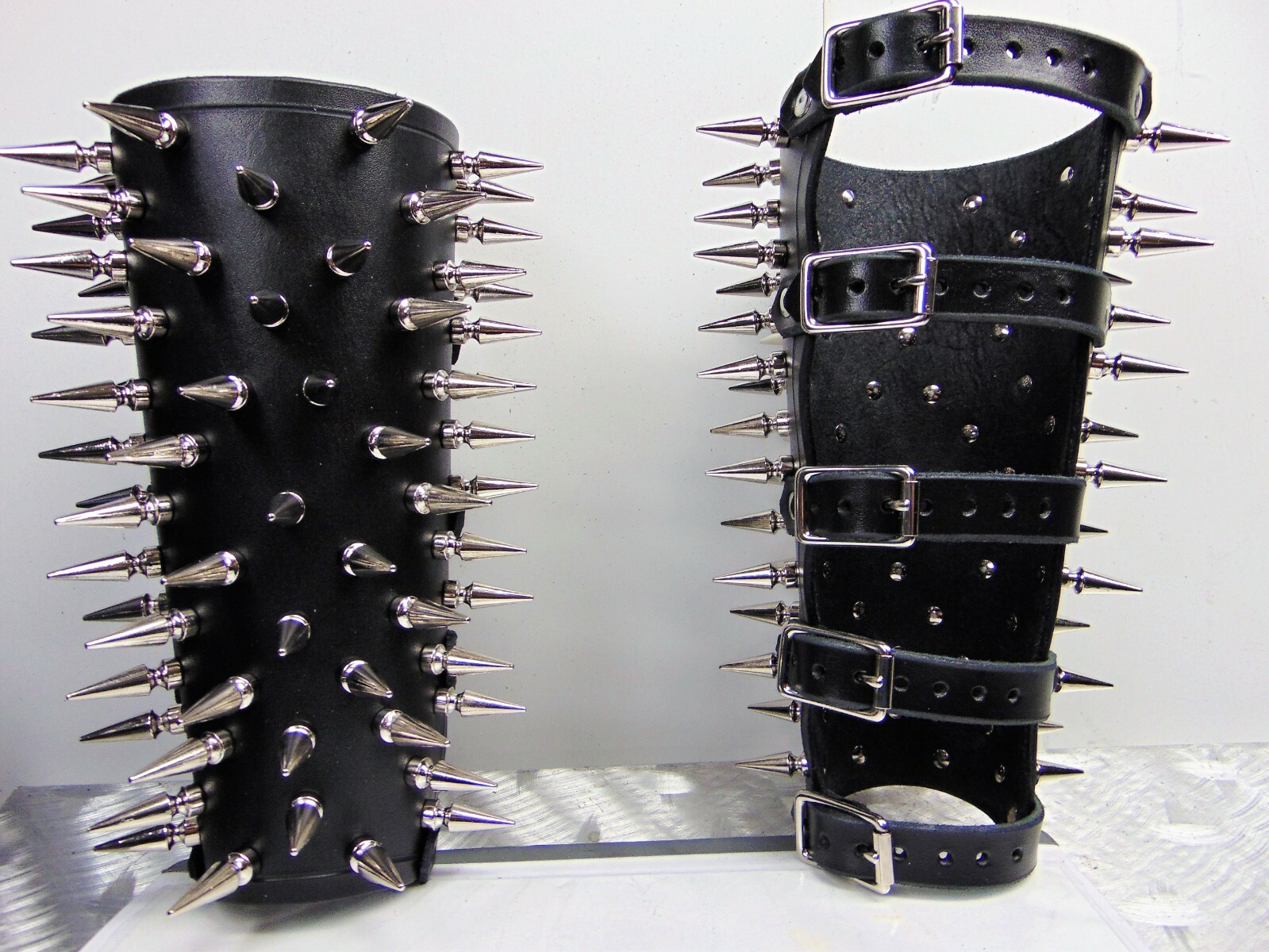 MARDUK’S LEATHER OLD SCHOOL SPIKED BRACERS. BLACK METAL (MDLG0011)