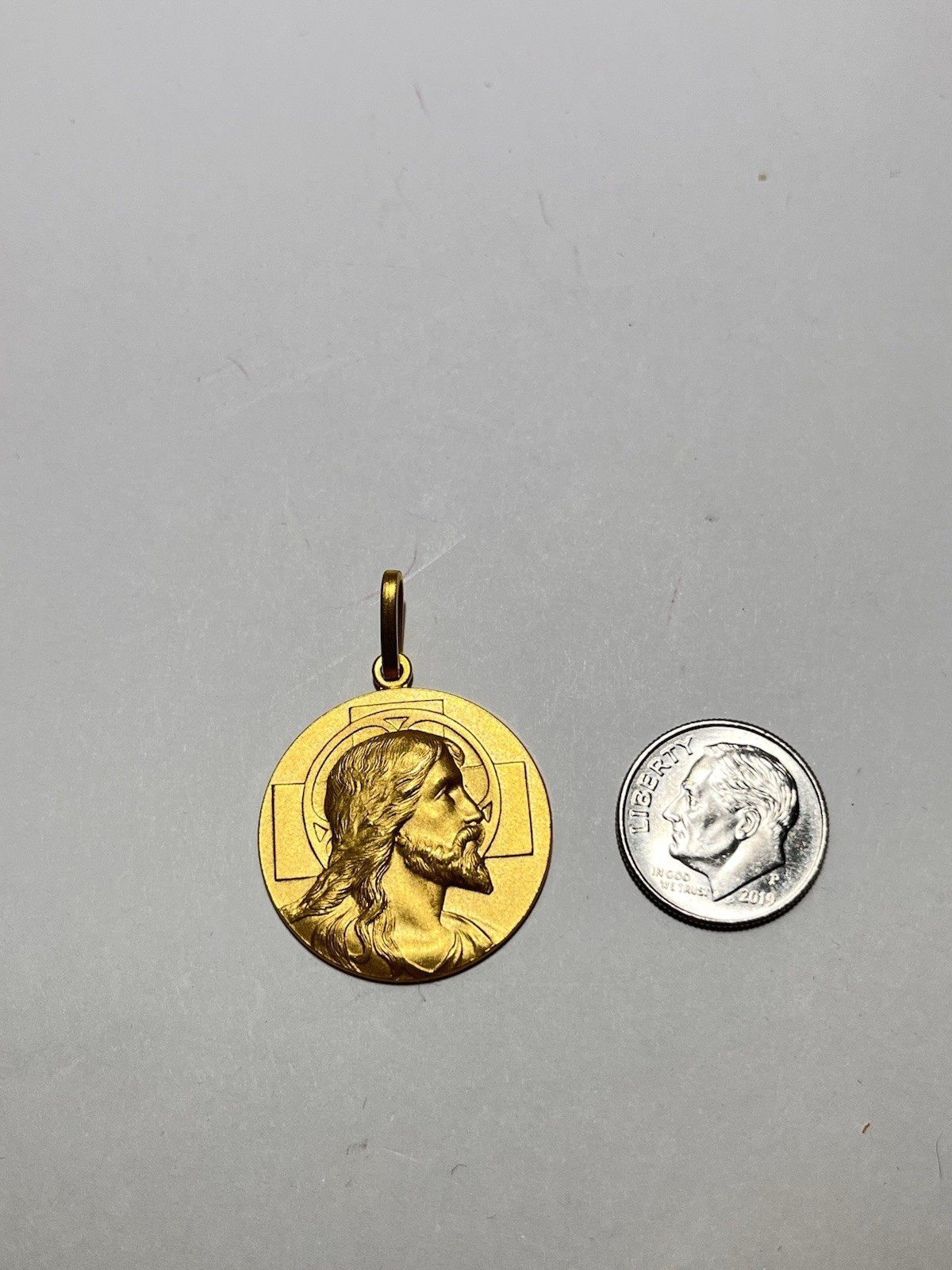 Vintage 14 Kt Gold Circular Religious Jesus Christ Son Of God Pendant 8.8 Grams